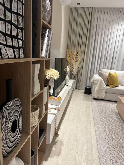 Three Bedroom furnished apartment in north Riyadh - شقه 3 غرف مميزه ومتكامله في شمال الرياض مع مرافق فريده