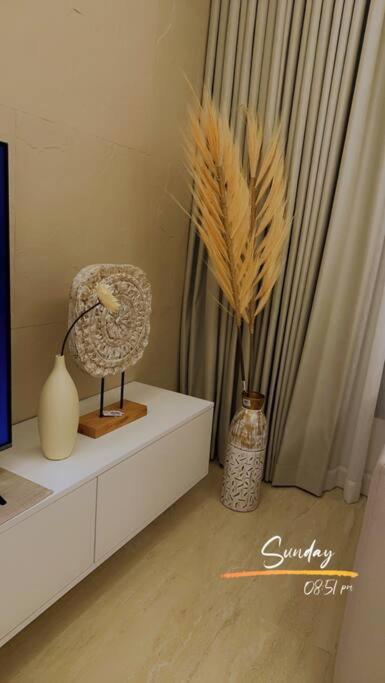 Three Bedroom furnished apartment in north Riyadh - شقه 3 غرف مميزه ومتكامله في شمال الرياض مع مرافق فريده
