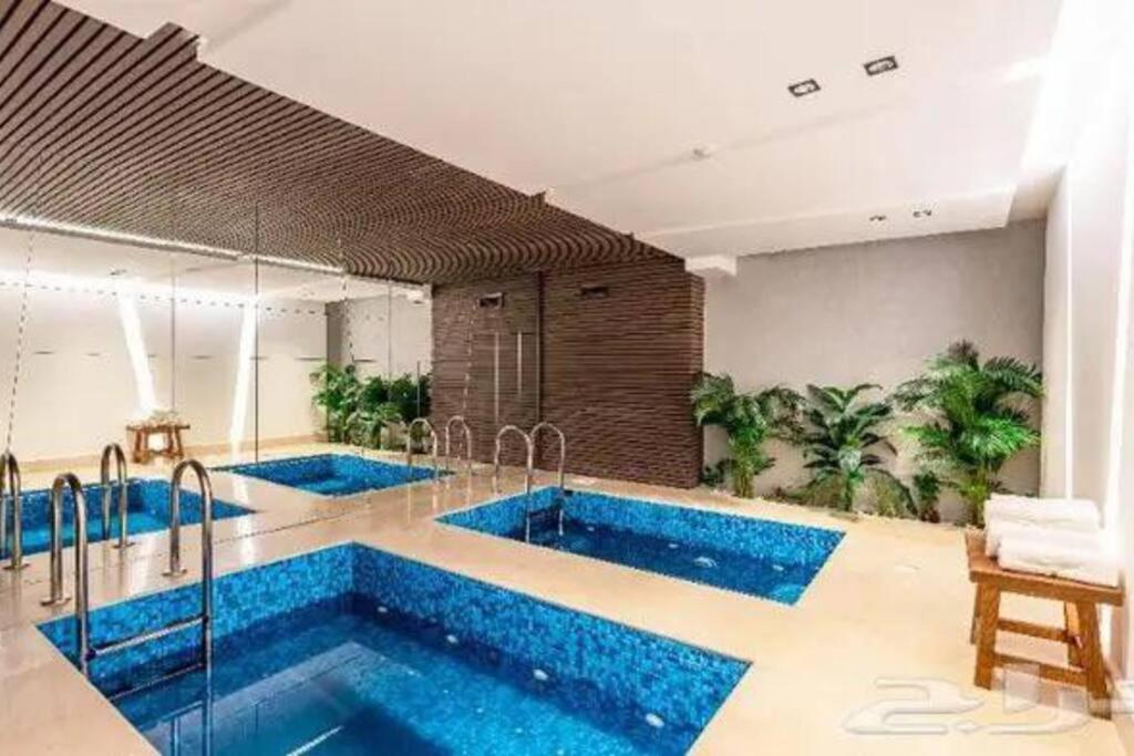 Three Bedroom furnished apartment in north Riyadh - شقه 3 غرف مميزه ومتكامله في شمال الرياض مع مرافق فريده