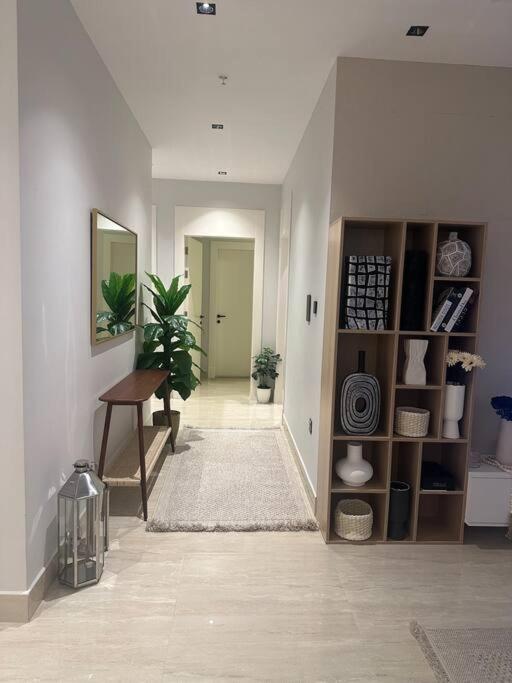 Three Bedroom furnished apartment in north Riyadh - شقه 3 غرف مميزه ومتكامله في شمال الرياض مع مرافق فريده
