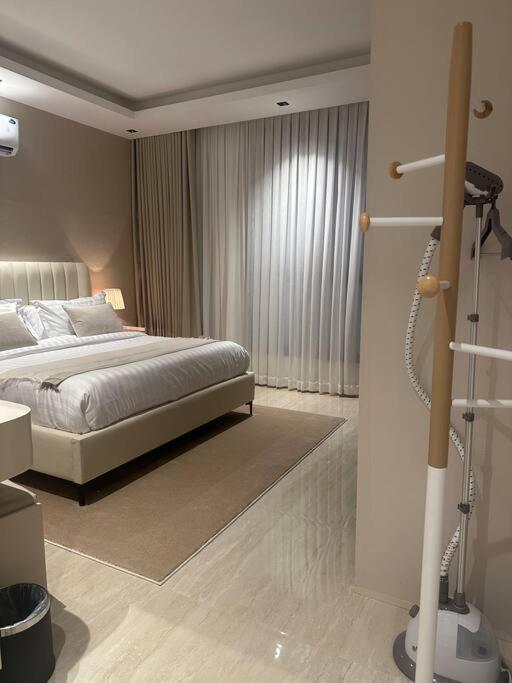 Three Bedroom furnished apartment in north Riyadh - شقه 3 غرف مميزه ومتكامله في شمال الرياض مع مرافق فريده