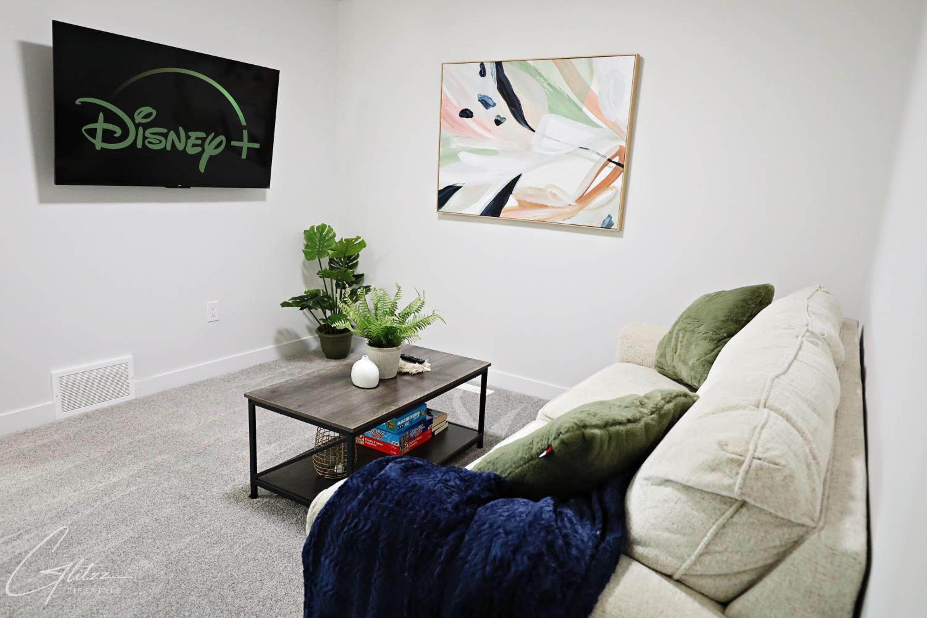 Beautiful 3 King Beds,Garage,Airport,Disney+