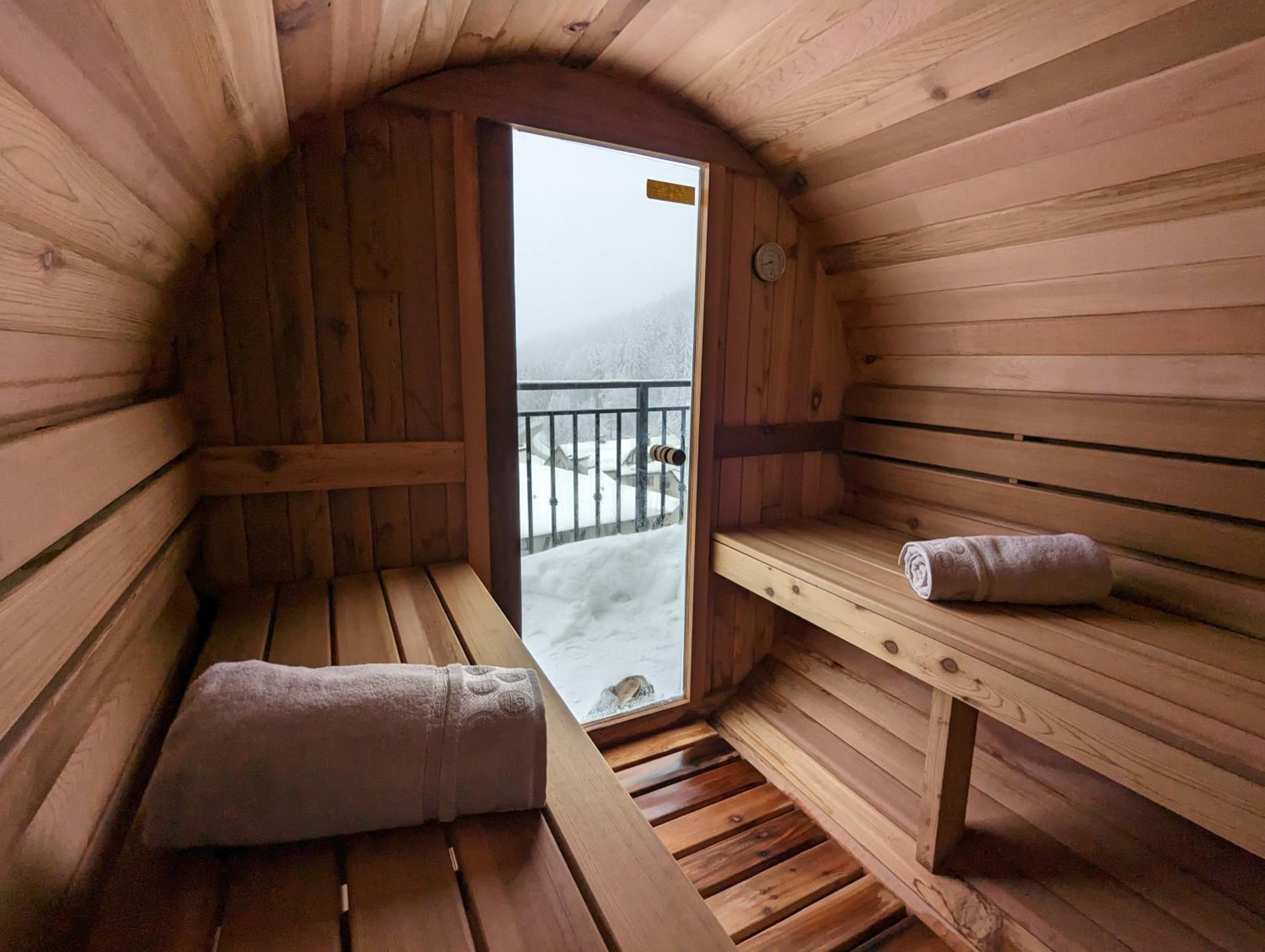 Pine & Wine Sauna Apartment