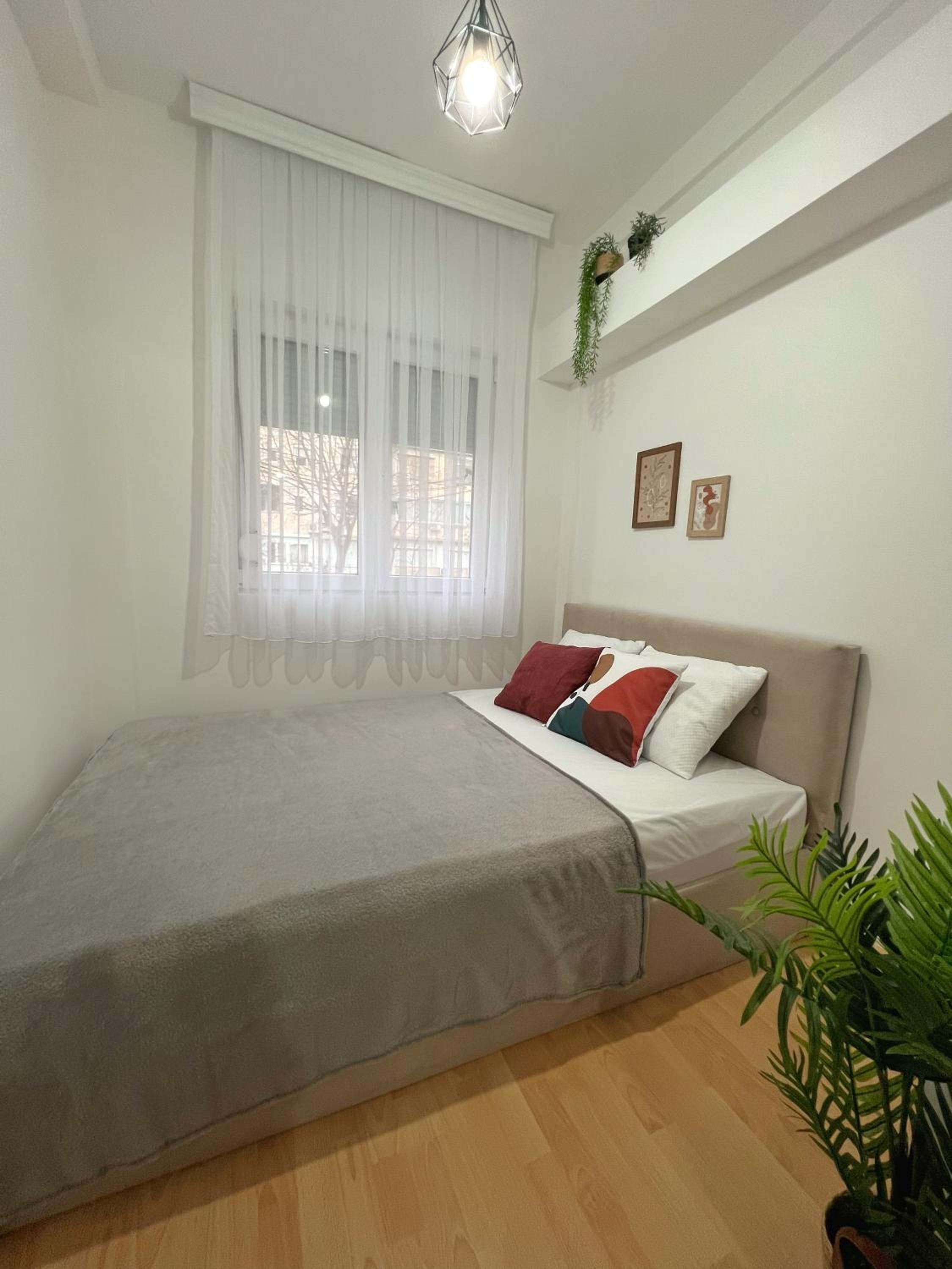 Charming 2 bedroom apartment view 5