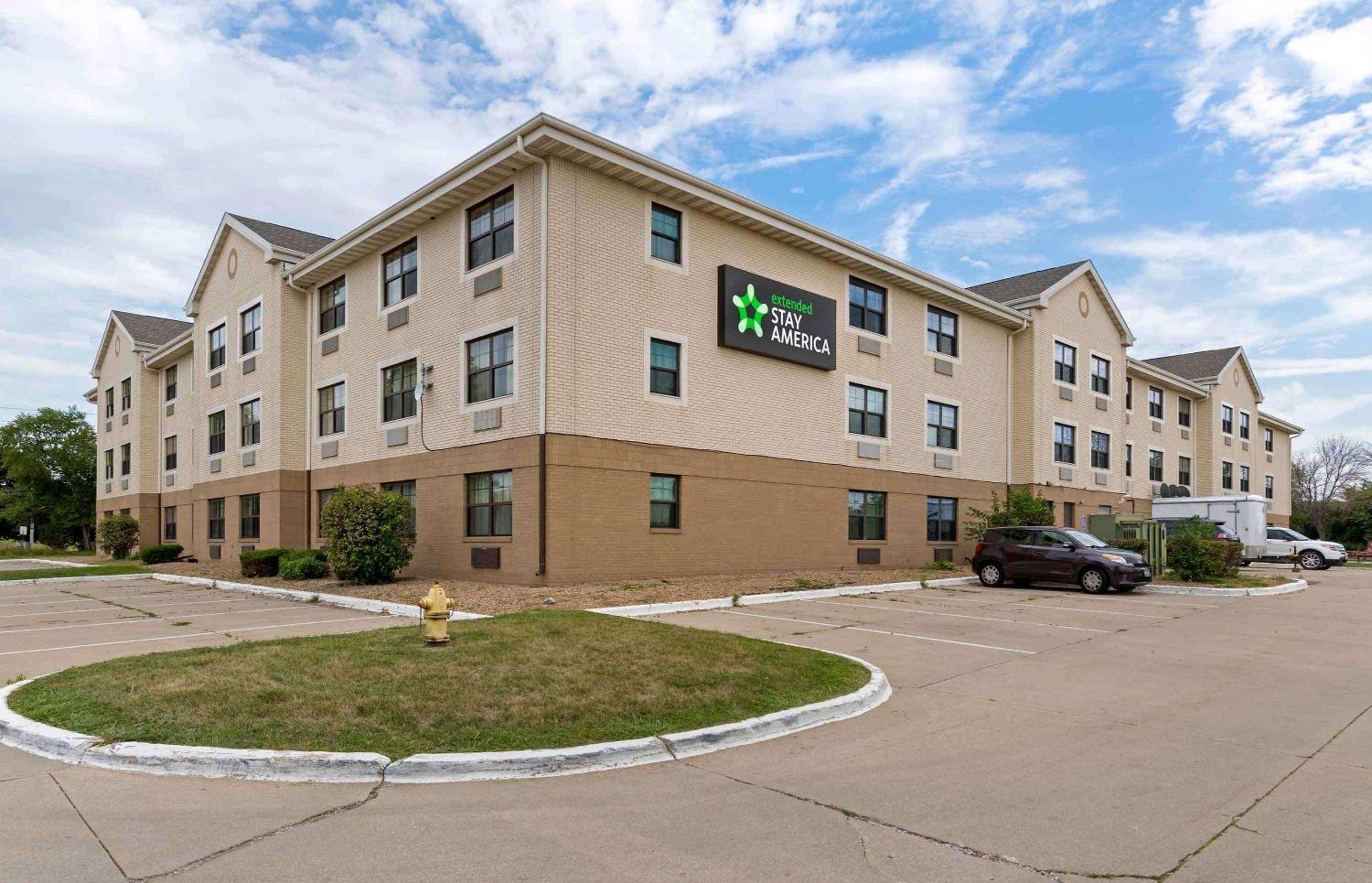 Des Moines Vacations - Extended Stay America Select Suites - Des Moines - Urbandale - Property Image 1