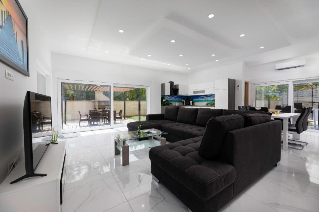 VILLA VERONIQ z bazenom & jacuzzi