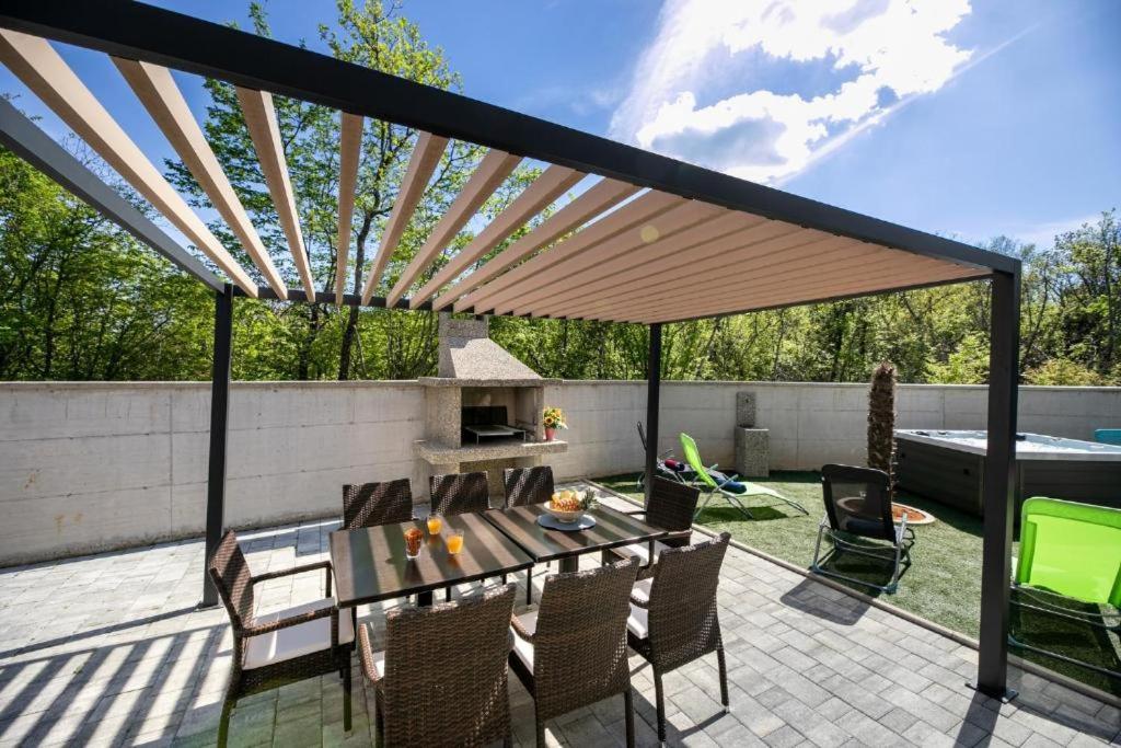 VILLA VERONIQ z bazenom & jacuzzi