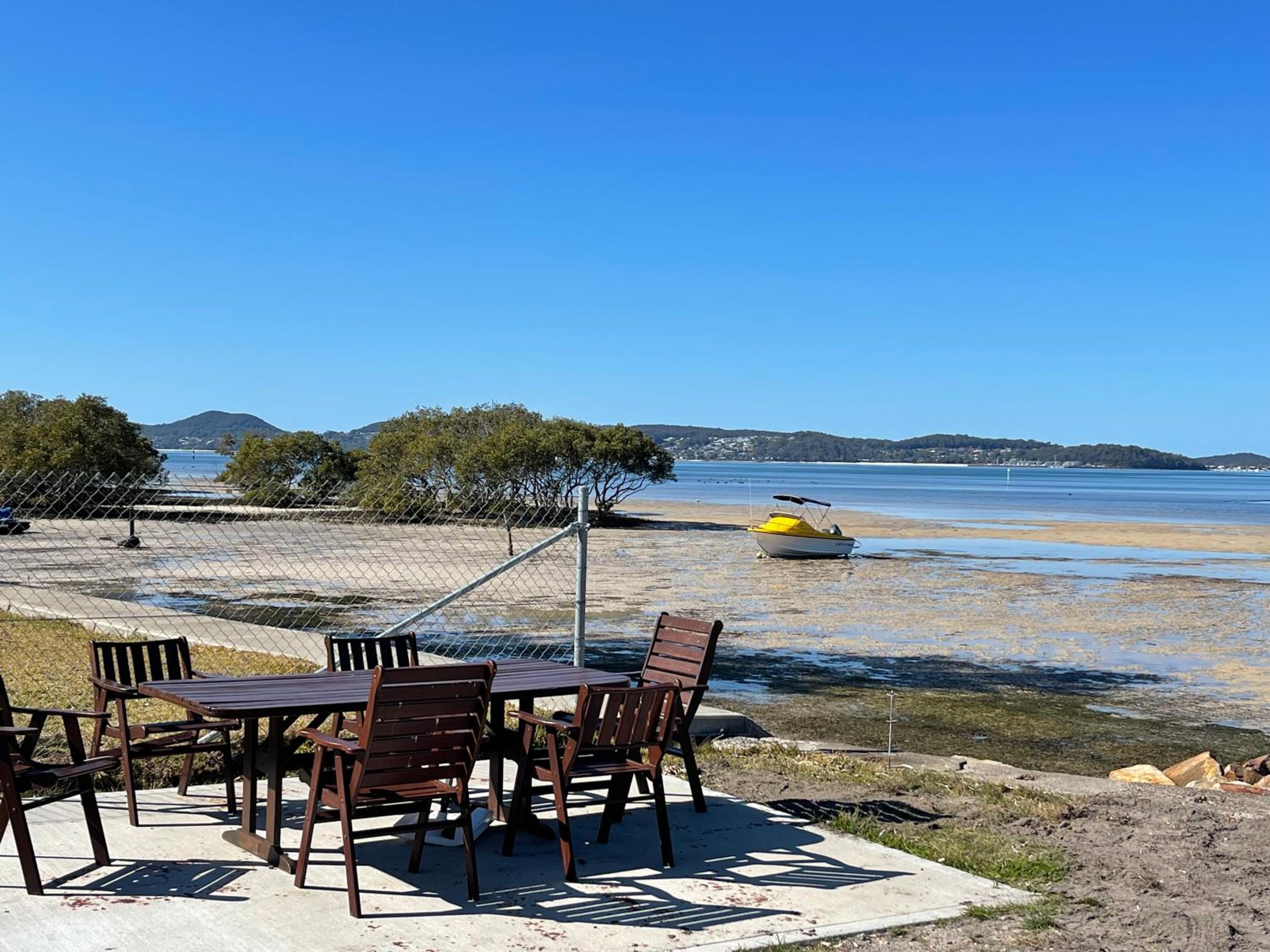 ABSOLUTE BEACHFRONT Port Stephens - Pindimar Beach House