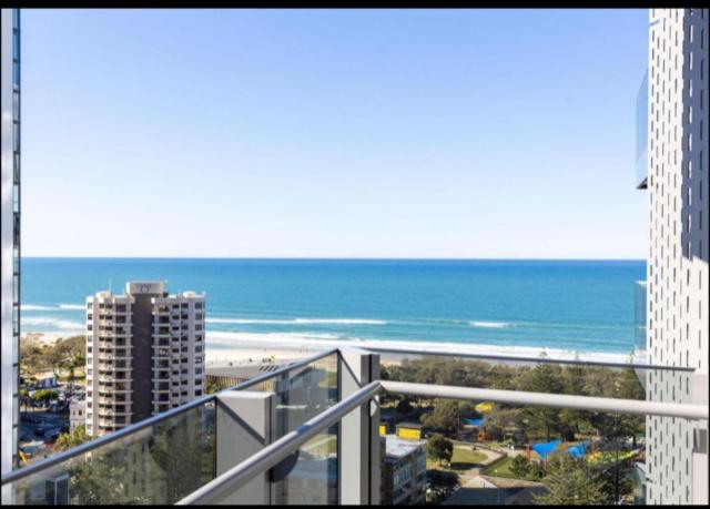 Hotel Beautiful Ocean View Apartment Signature Broadbeach