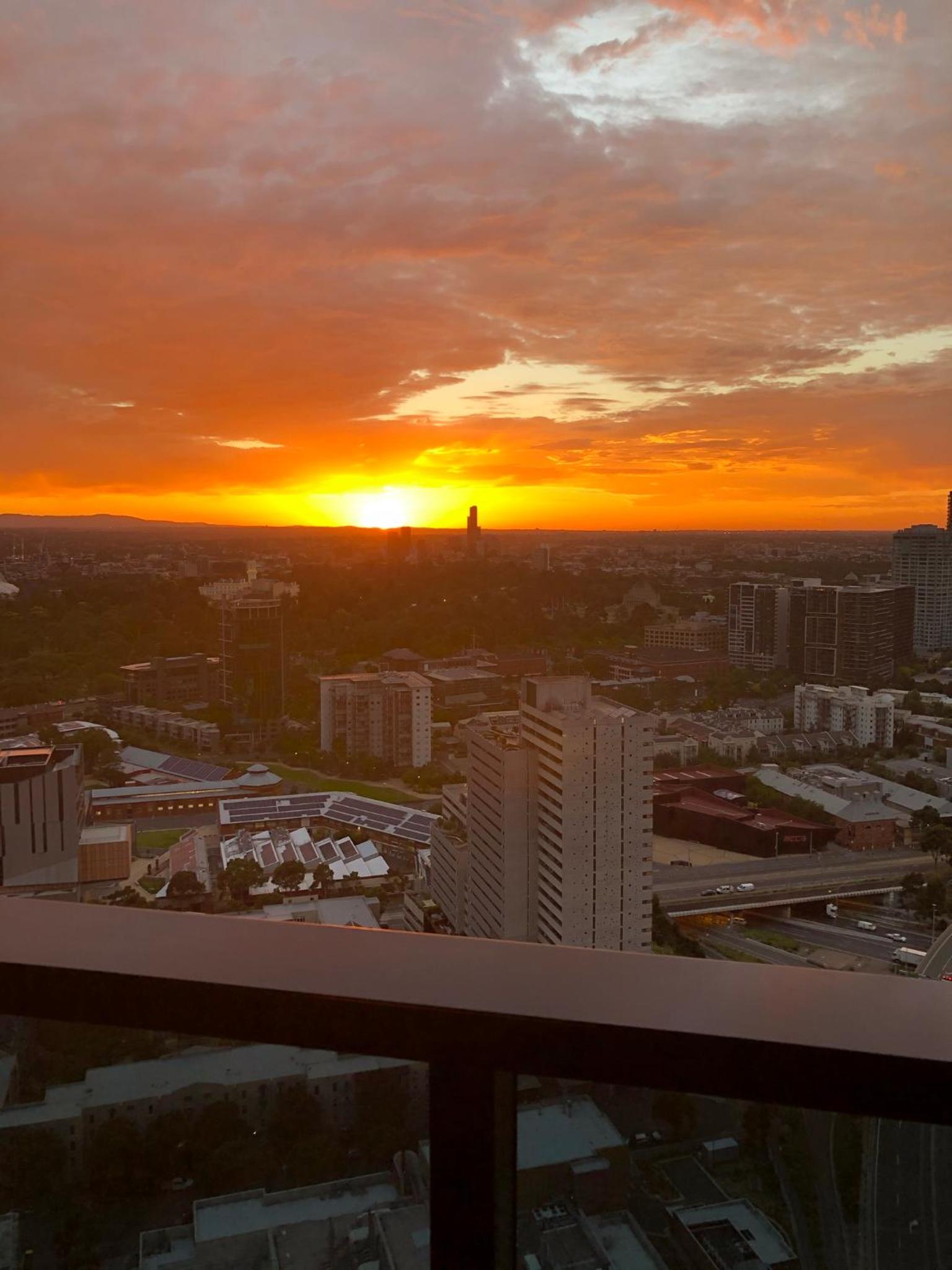 Modern 3 Bedroom Apartment with Amazing Views