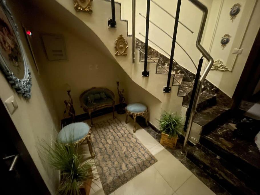 Classy 2 floors with 2pools in NC