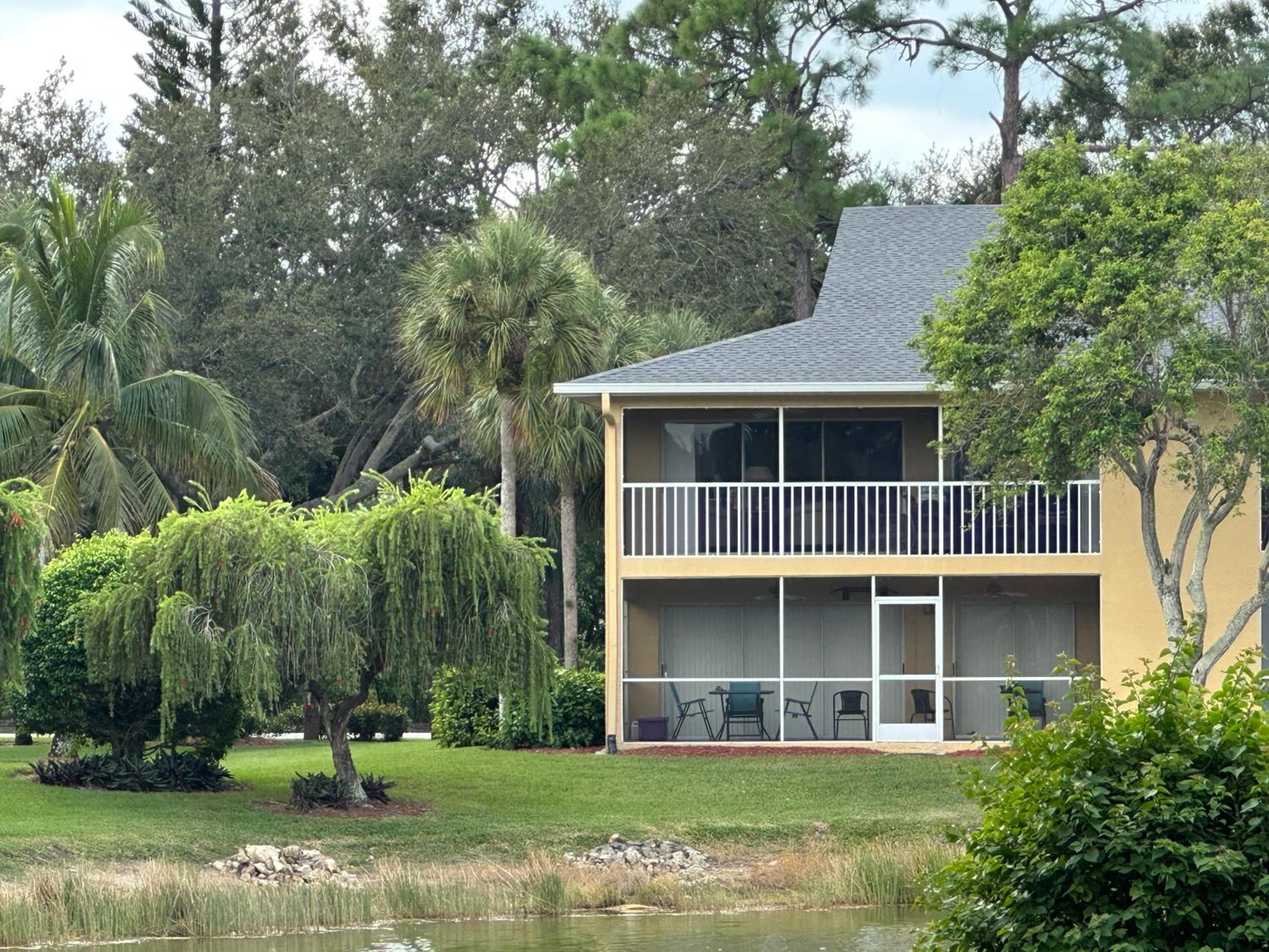 Sunny Naples Florida 2 bedr 2 baths apartment view 2