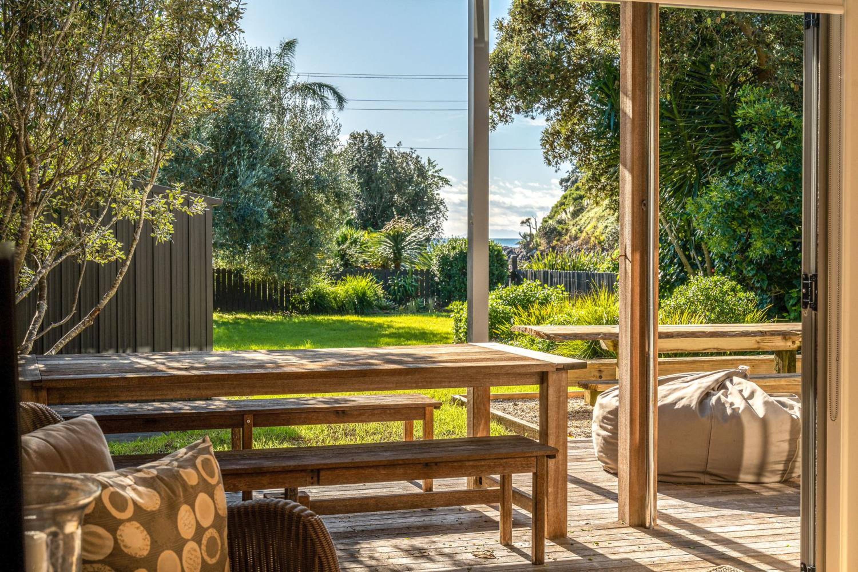 Paradise on Palm - Stay Waiheke view 4