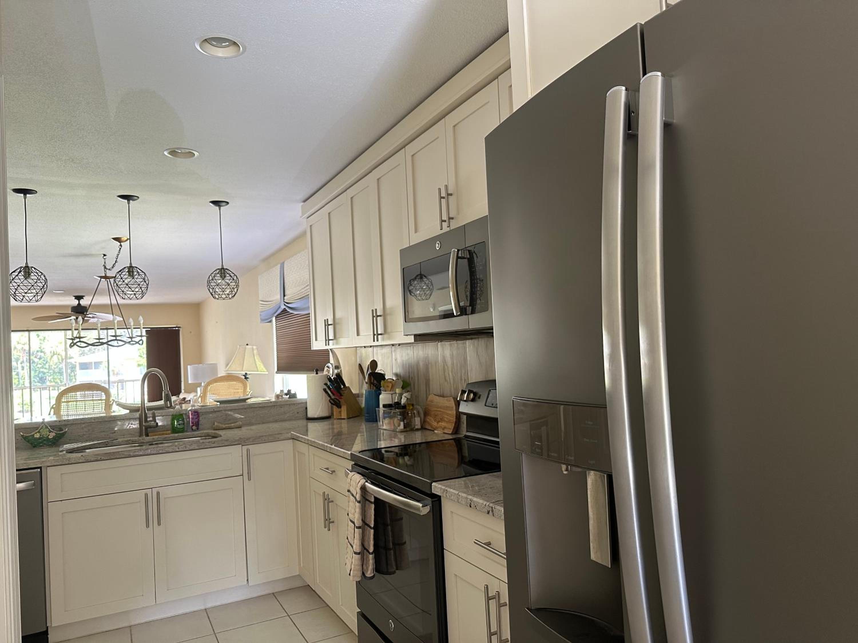 Sunny Naples Florida 2 bedr 2 baths apartment view 5