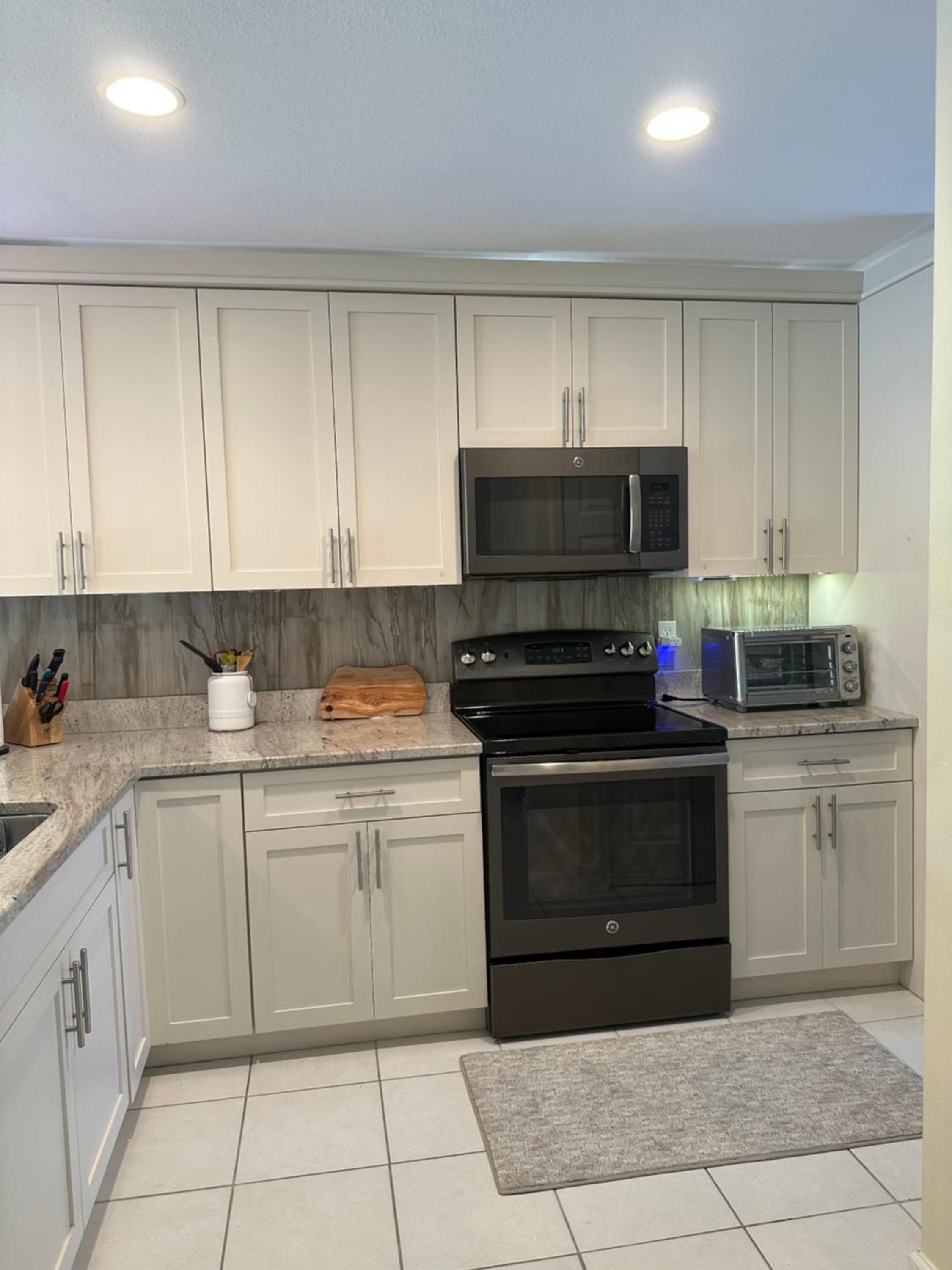 Sunny Naples Florida 2 bedr 2 baths apartment view 4