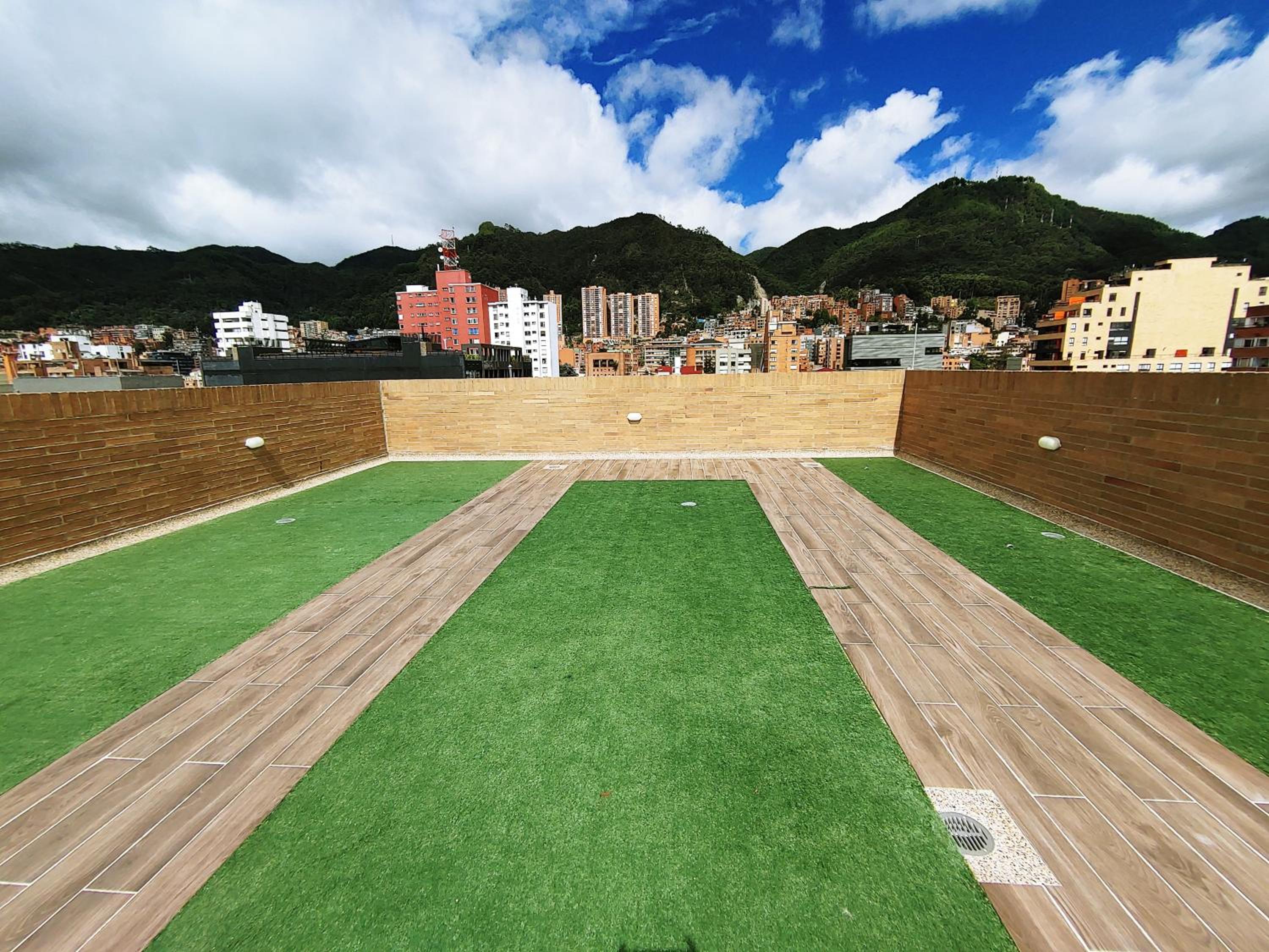 Chapinero Apartment: Terrace and View