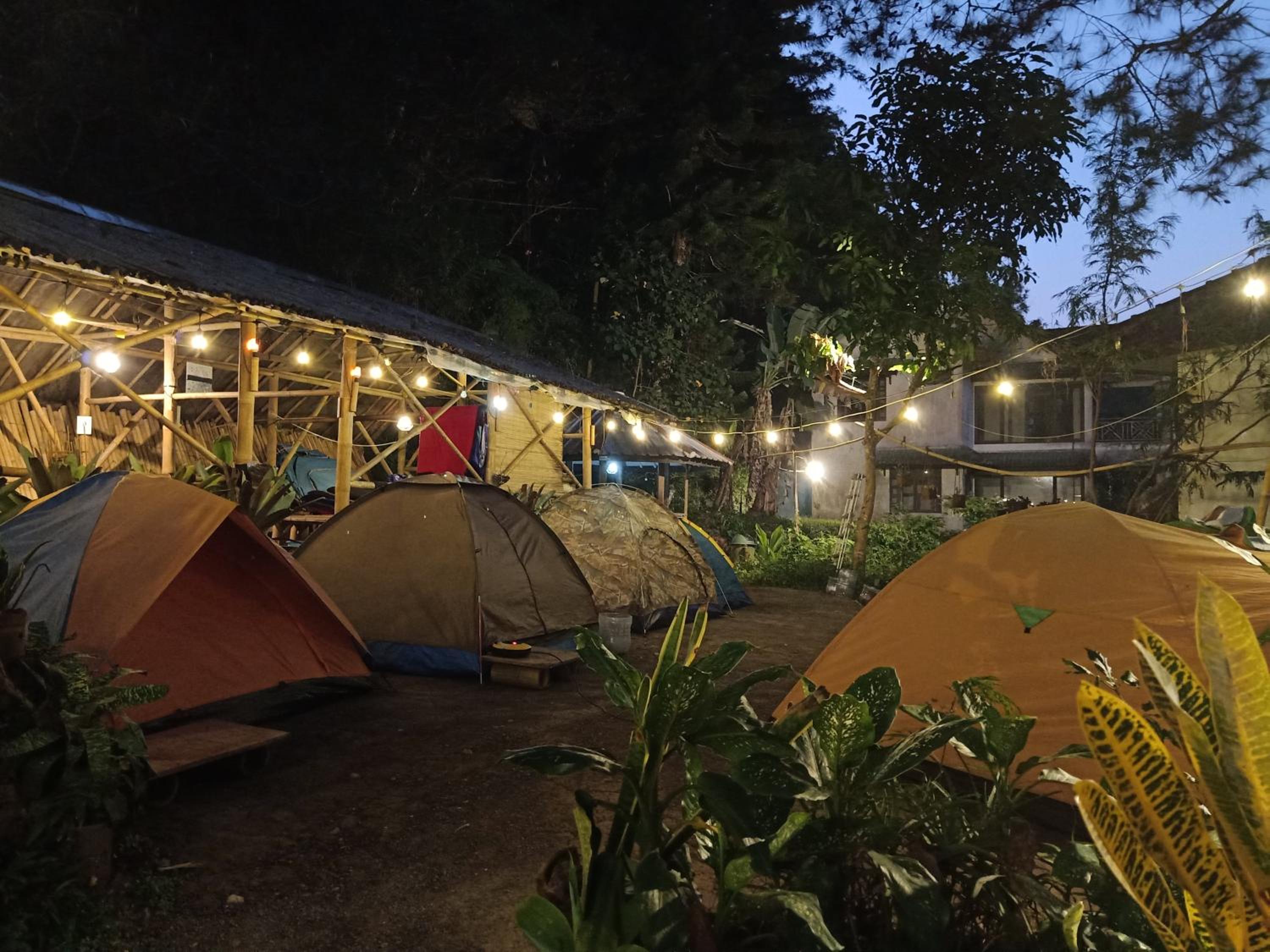 Glamping ReaVeeCafe Puncak