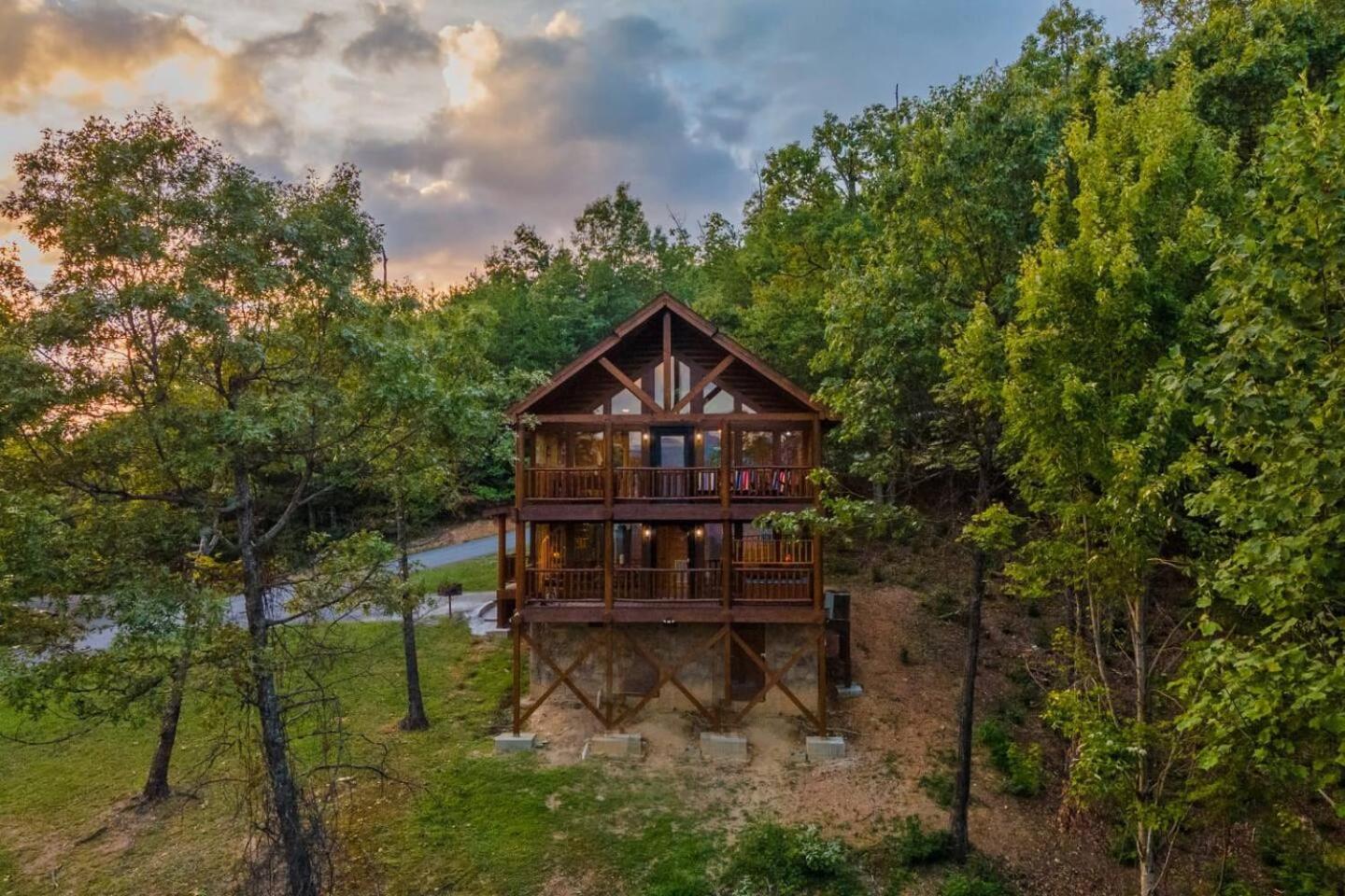 Mountain Majesty with Spectacular Views