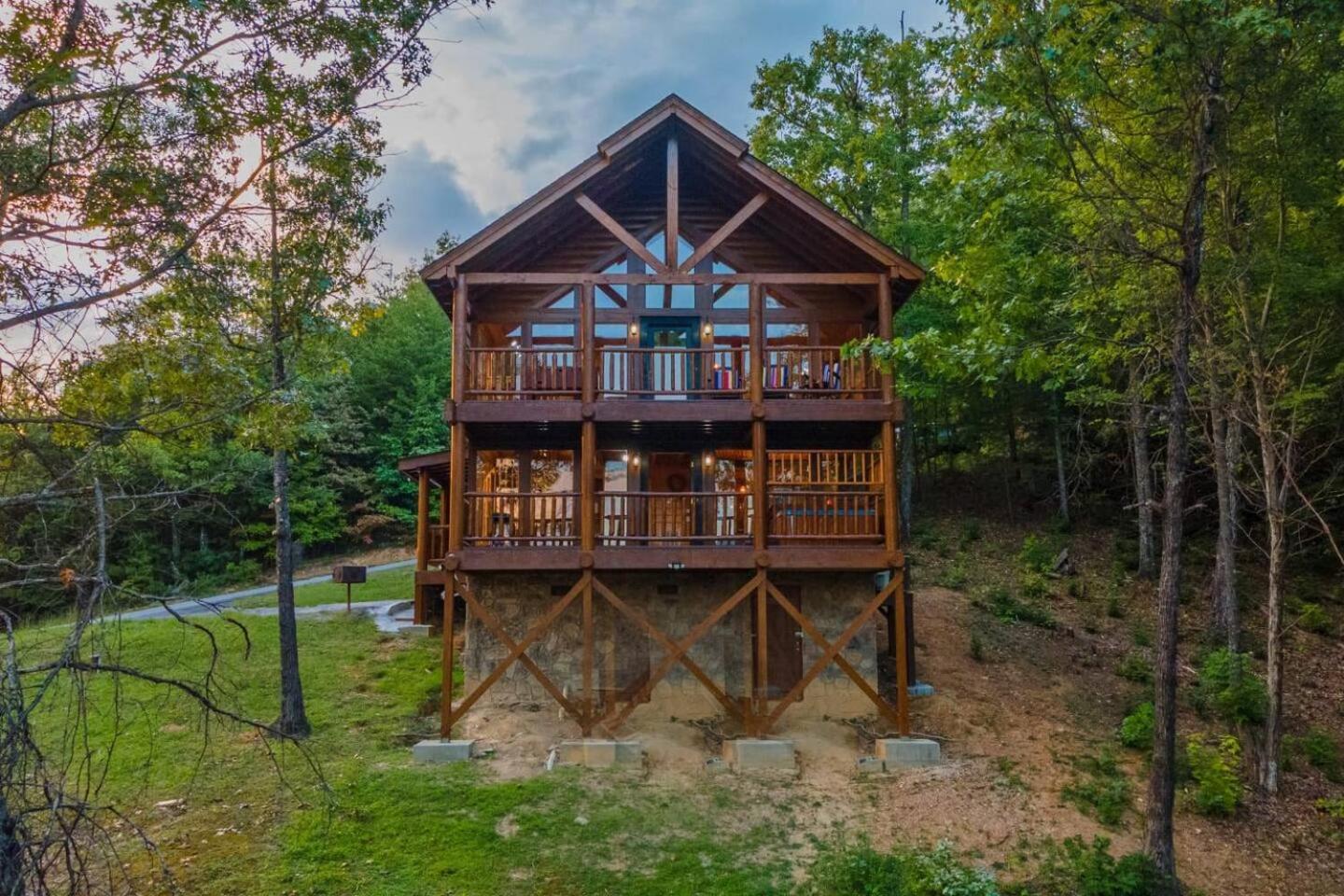 Mountain Majesty with Spectacular Views