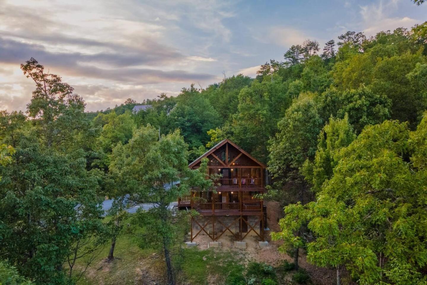 Mountain Majesty with Spectacular Views