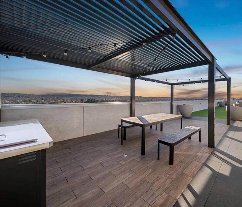 Embark Luxe 2BR 2Bath Apartment in Lynham 1 Secure Carpark Wifi Canberra