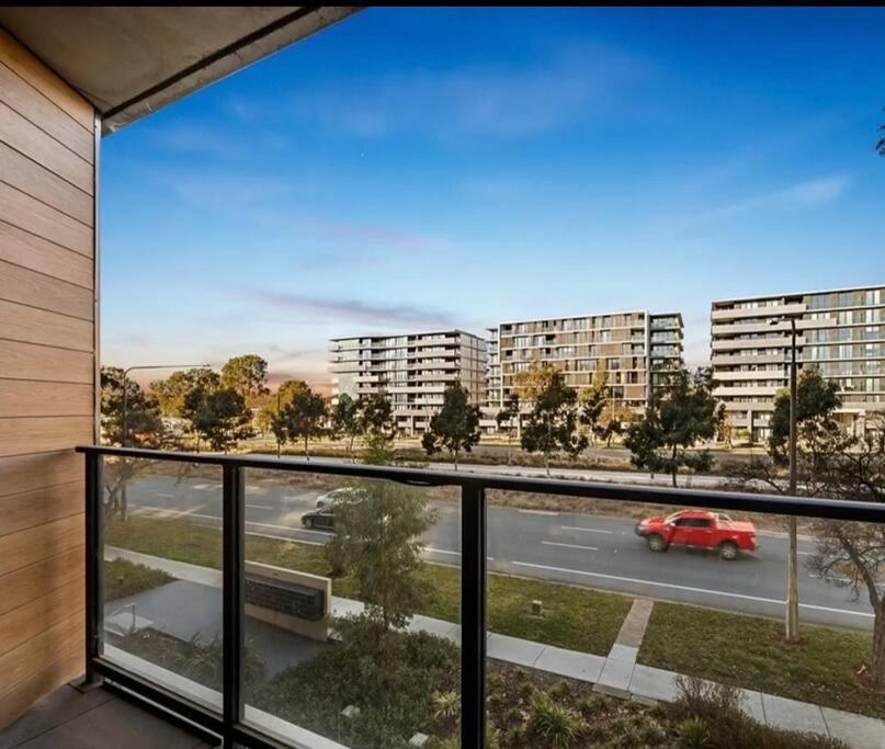 Embark Luxe 2BR 2Bath Apartment in Lynham 1 Secure Carpark Wifi Canberra