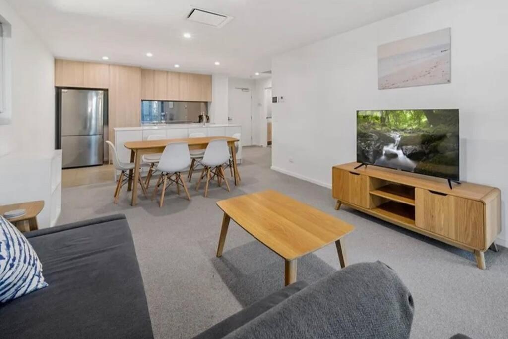 Embark Luxe 2BR 2Bath Apartment in Lynham 1 Secure Carpark Wifi Canberra