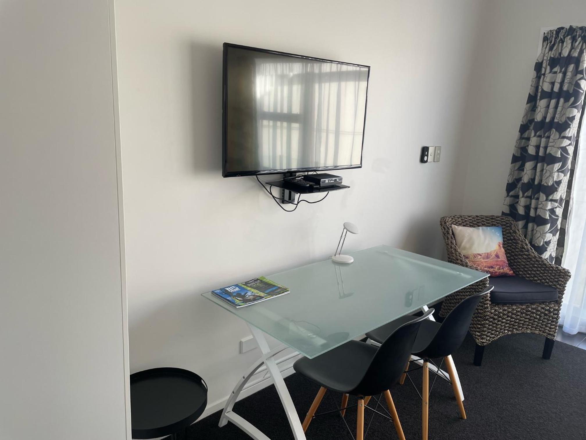 Carters by the Sea Beachside Studio Apartments
