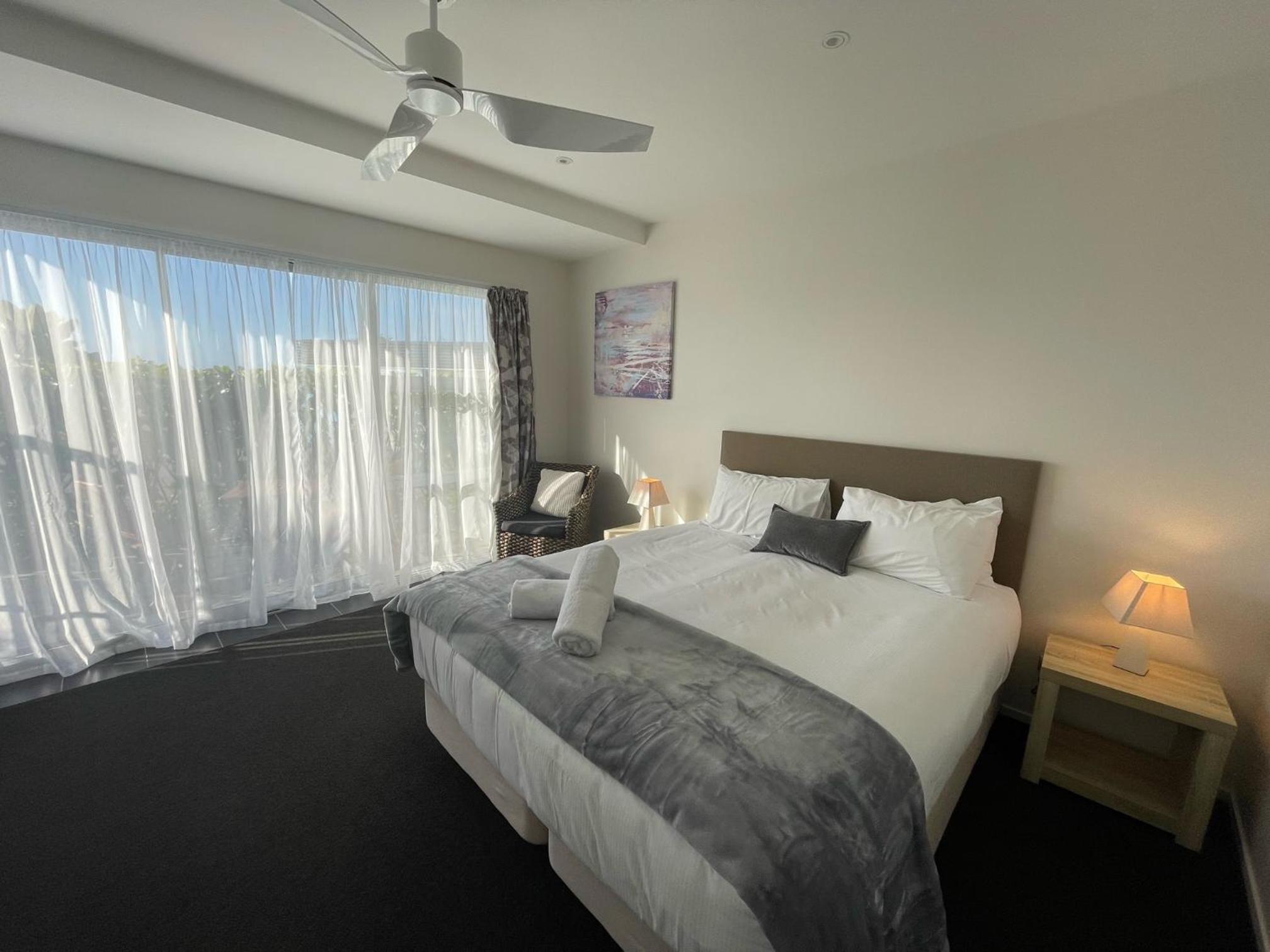 Carters by the Sea Beachside Studio Apartments