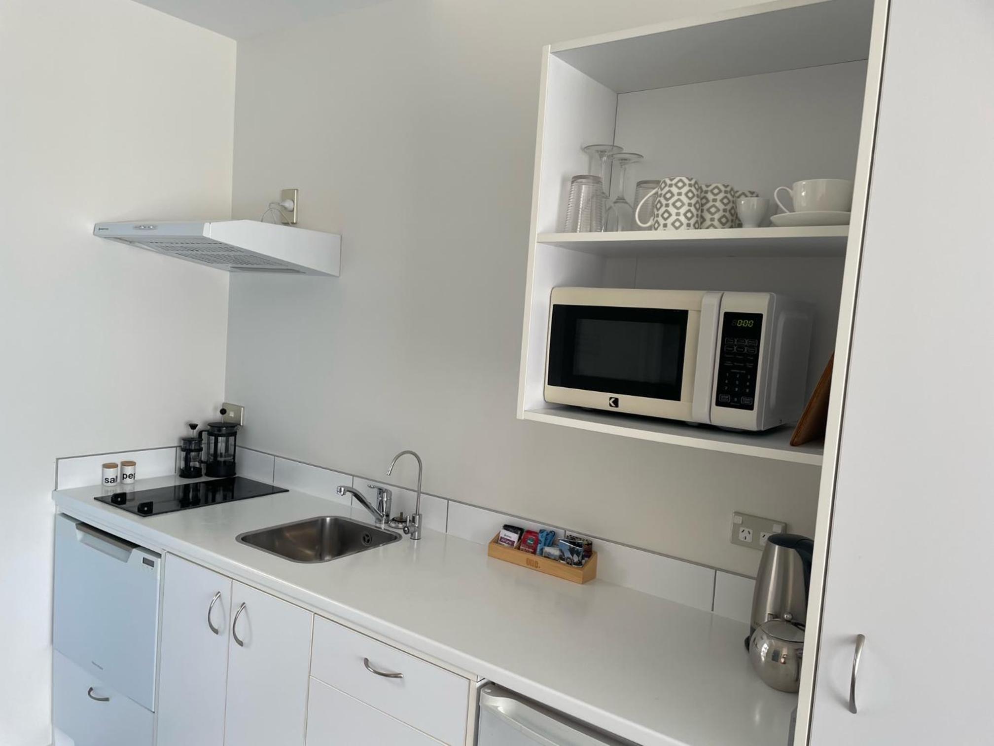 Carters by the Sea Beachside Studio Apartments