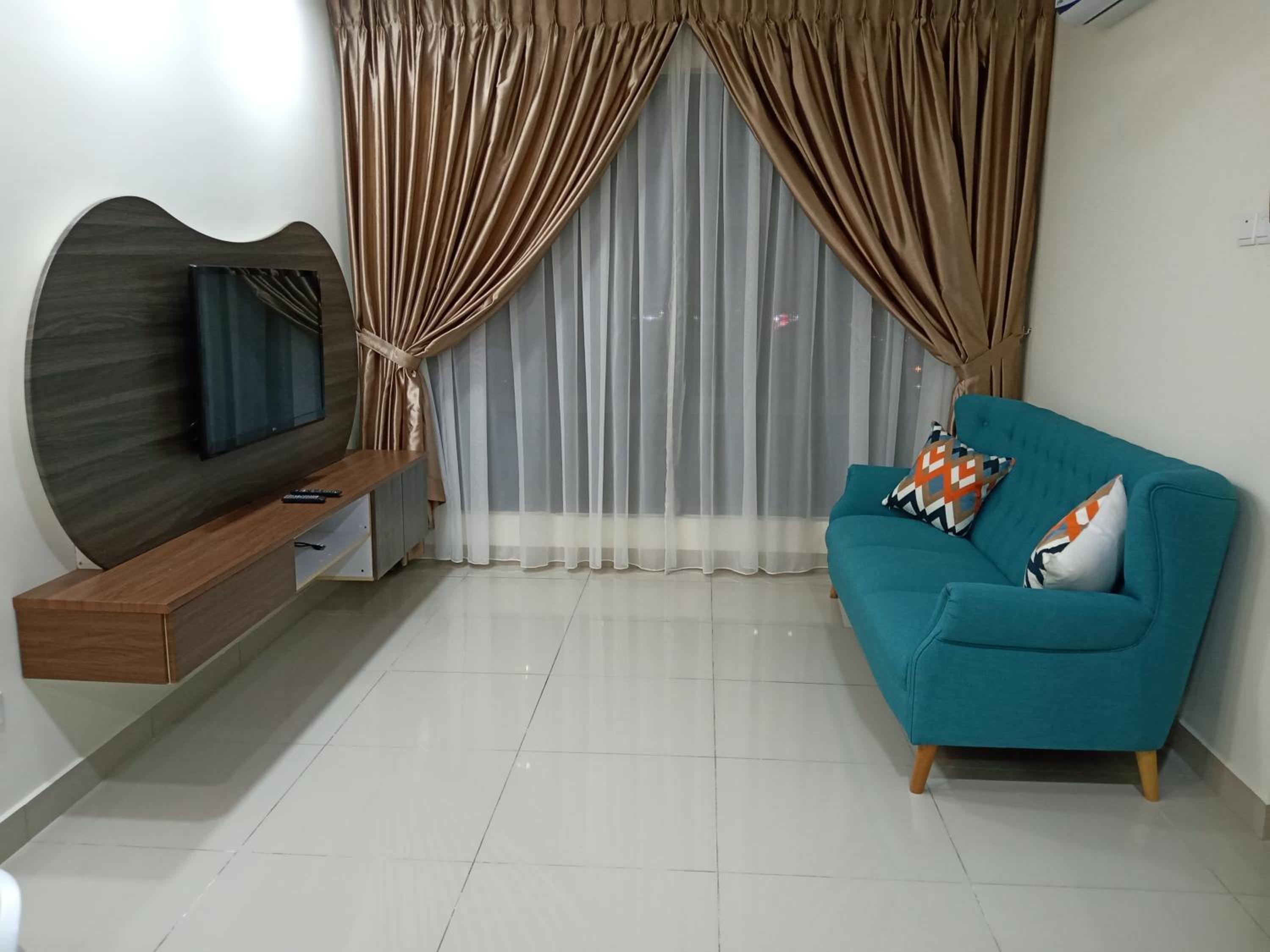 LUXURY STAY - 2 ROOMS with CONDO Facility - Mount Austin JB - SPECIAL OFFER SECURITY DEPOSIT RM200