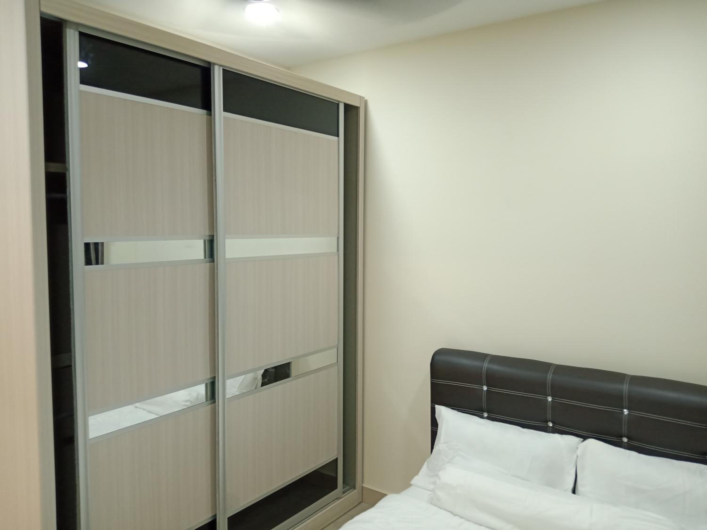 LUXURY STAY - 2 ROOMS with CONDO Facility - Mount Austin JB - SPECIAL OFFER SECURITY DEPOSIT RM200