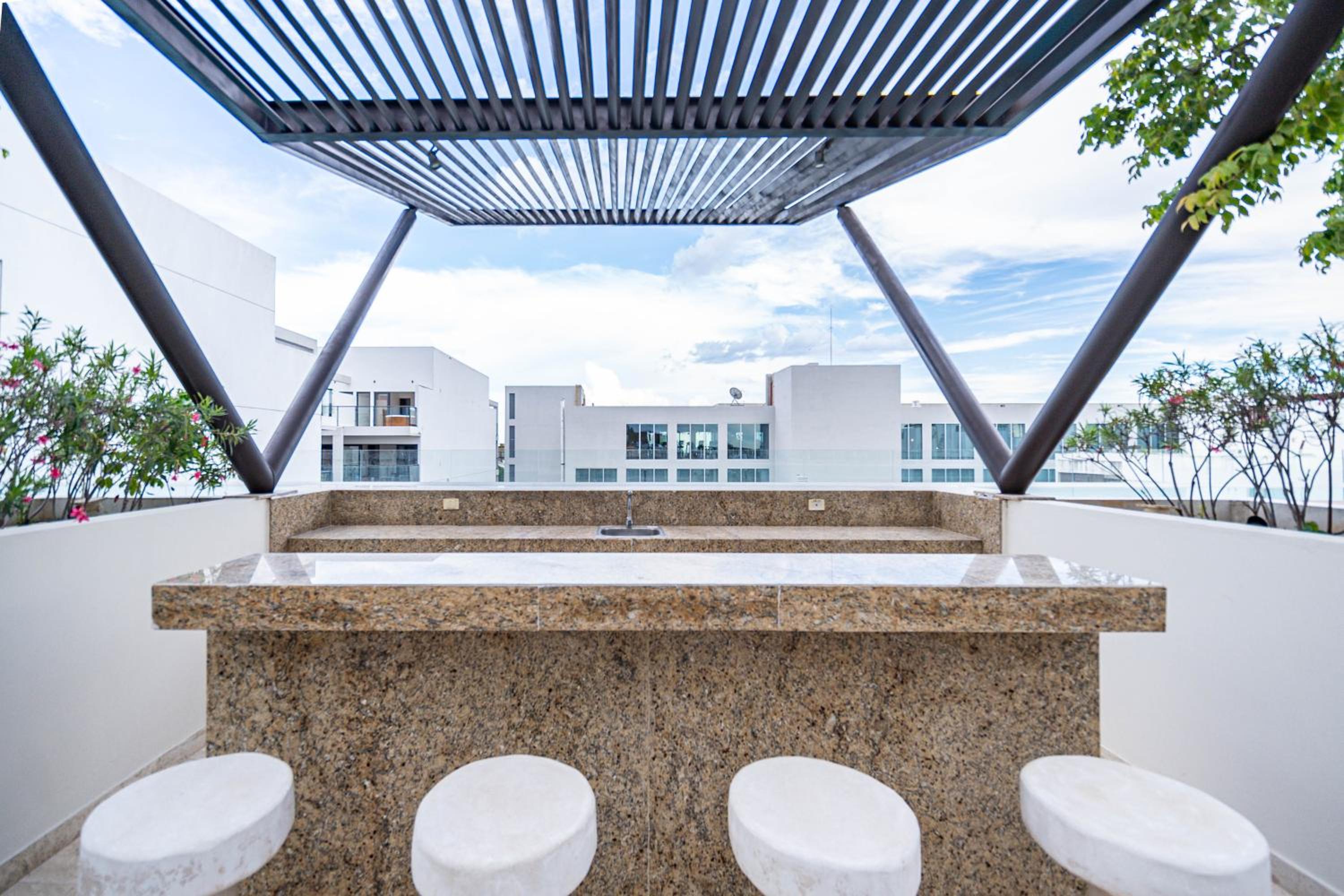 LC5 - Beautiful apartment 7 minutes walk from the beaches view 5