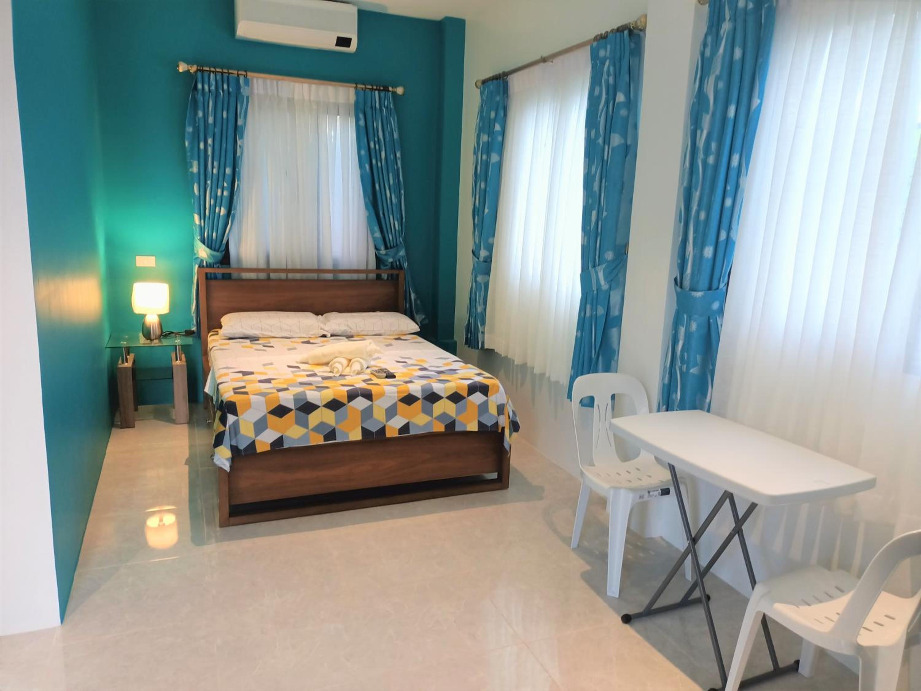 Alona WhiteHouses Resort