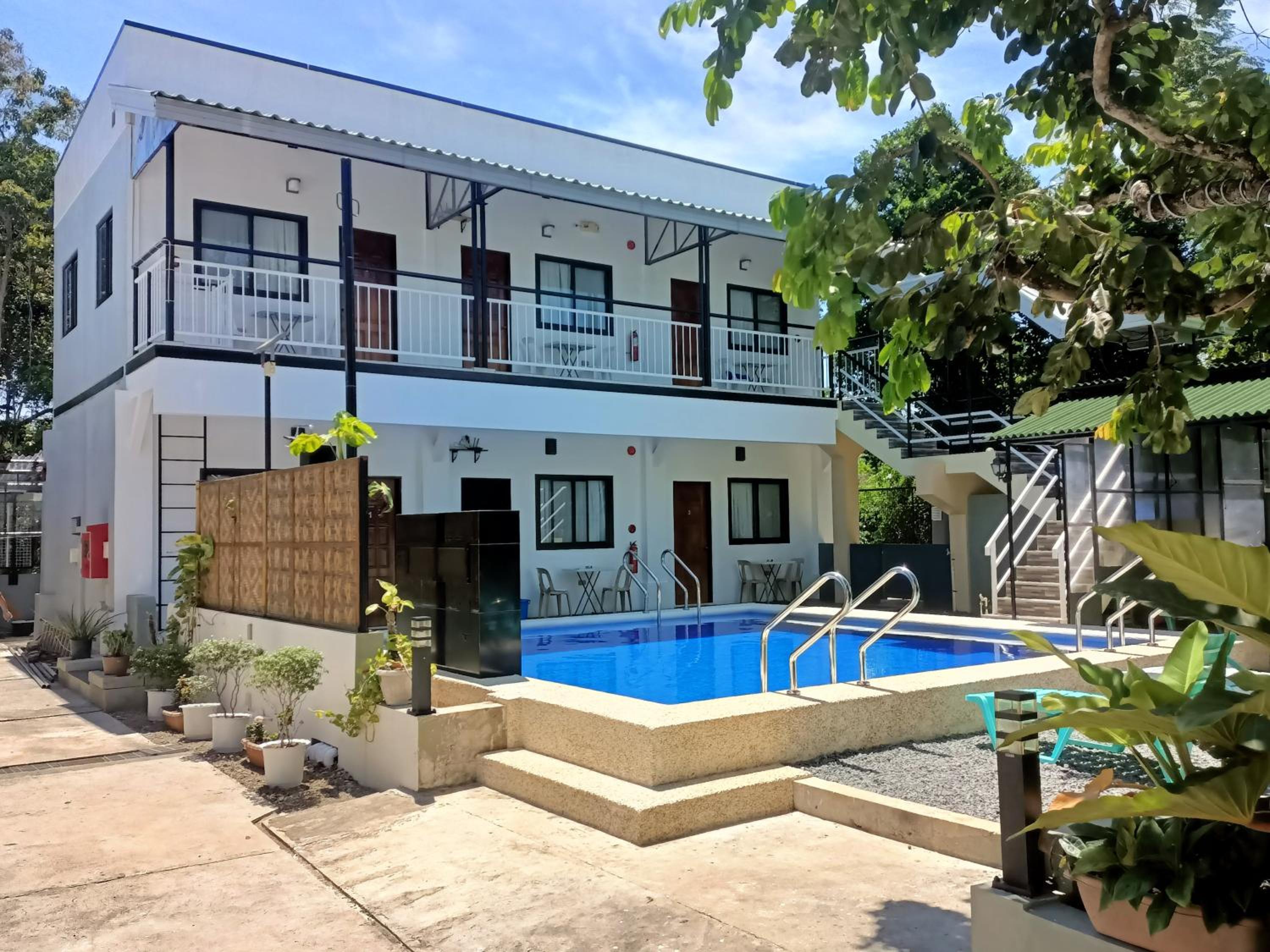 Alona WhiteHouses Resort