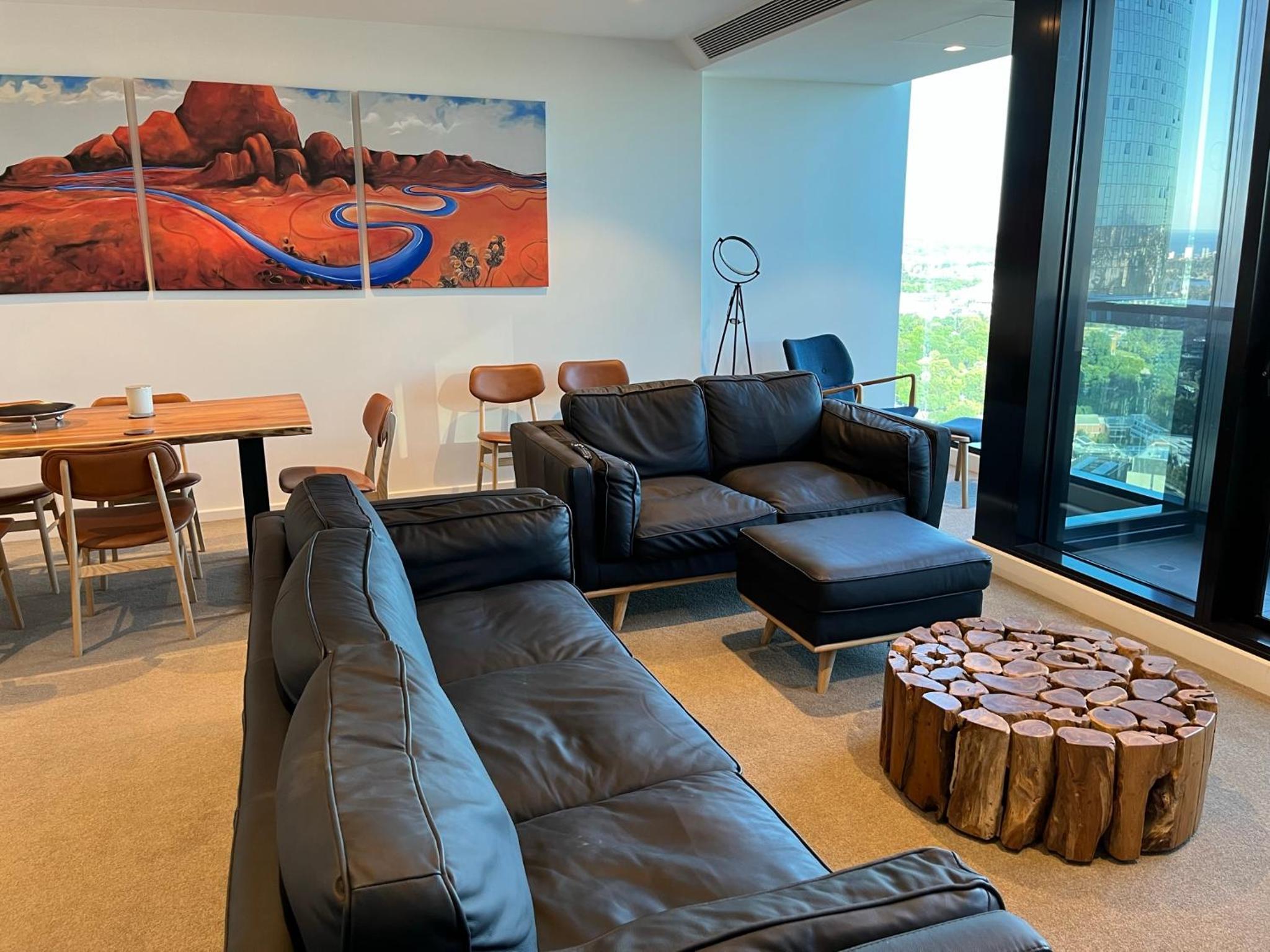 Modern 3 Bedroom Apartment with Amazing Views