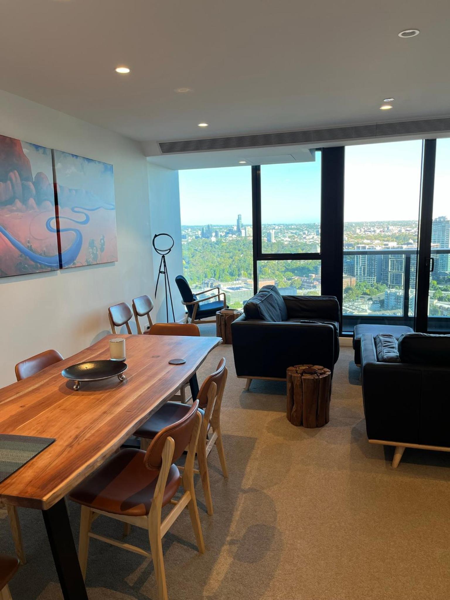 Modern 3 Bedroom Apartment with Amazing Views