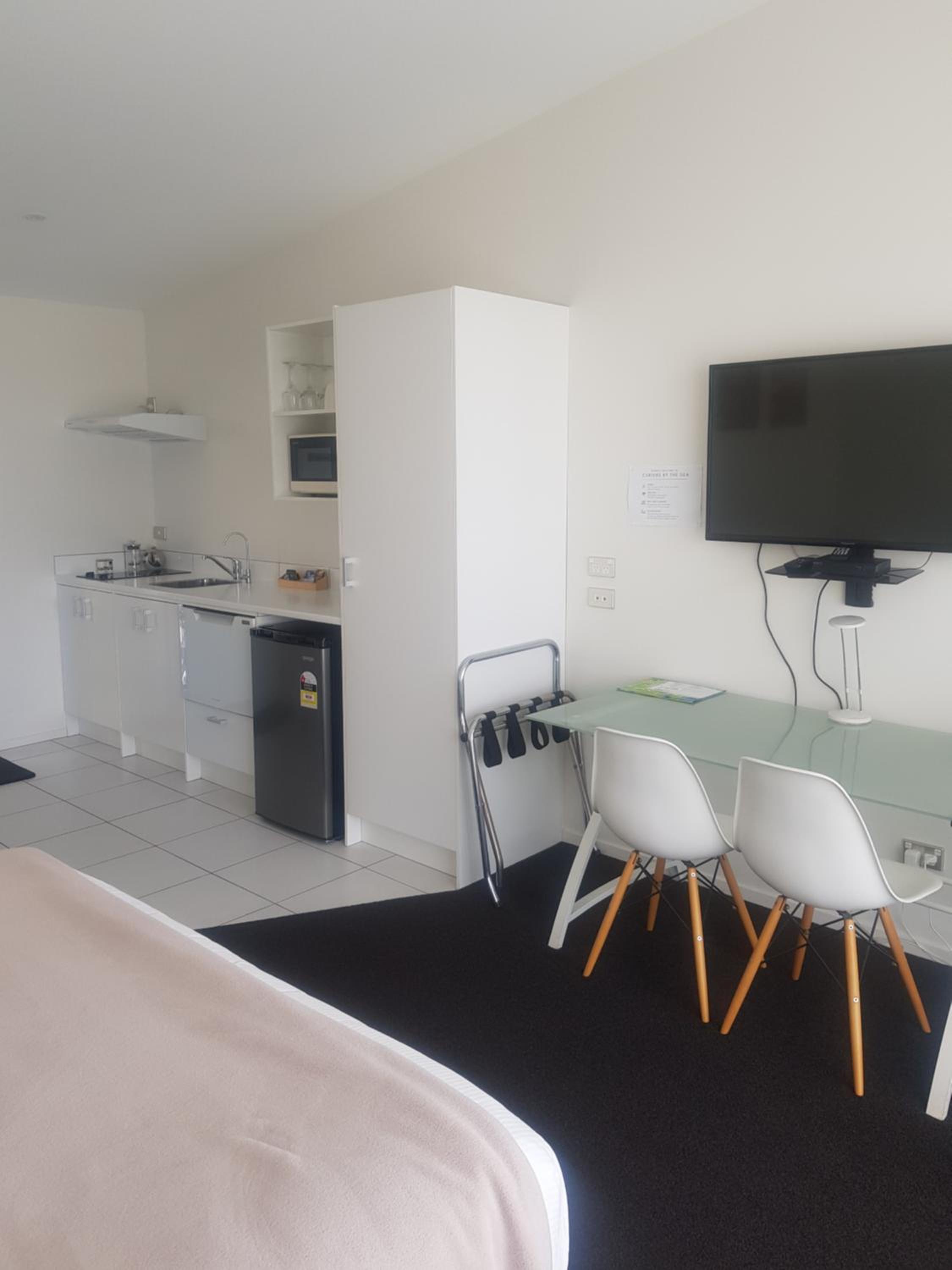 Carters by the Sea Beachside Studio Apartments