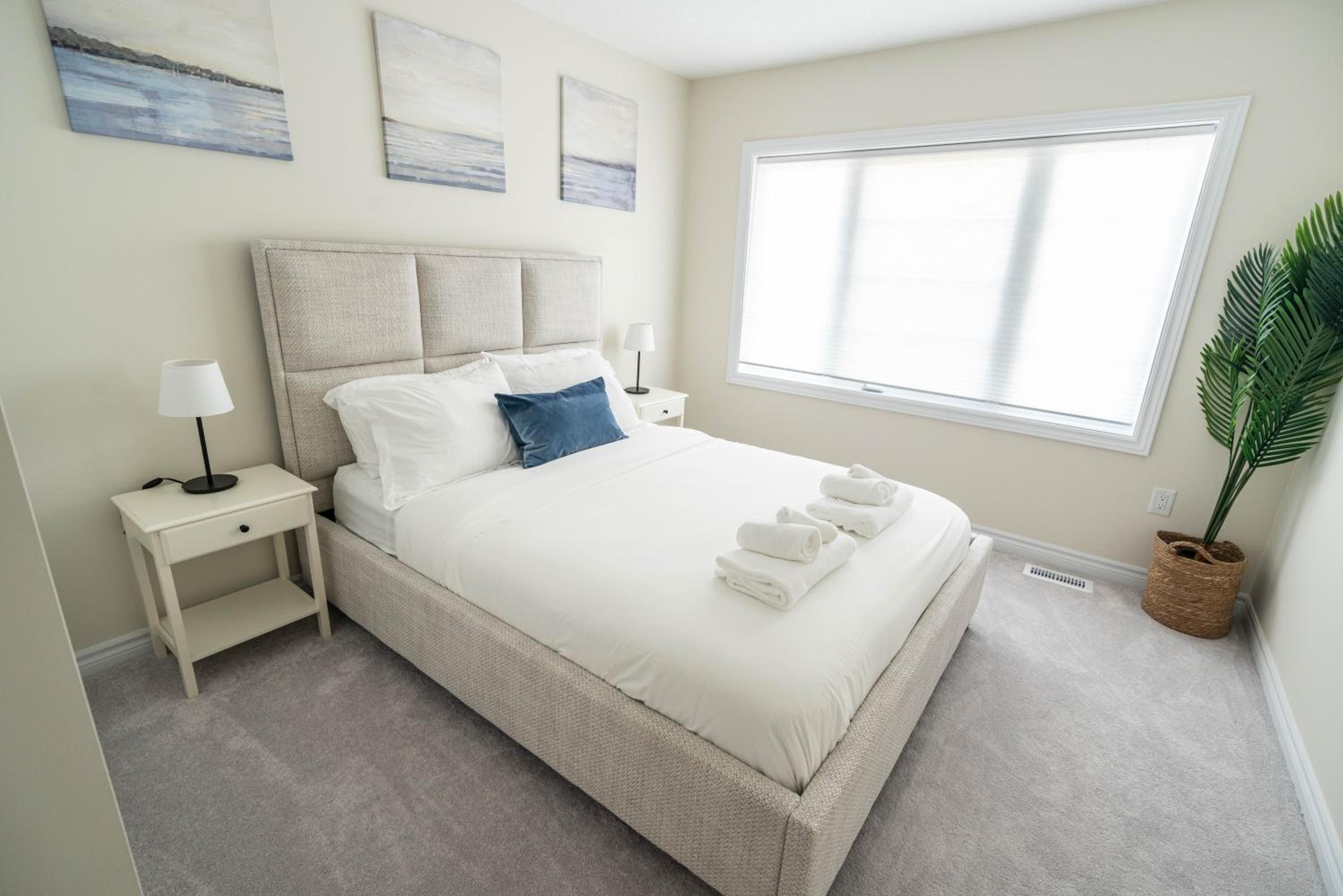 BRAND NEW home minutes from Niagara Falls.