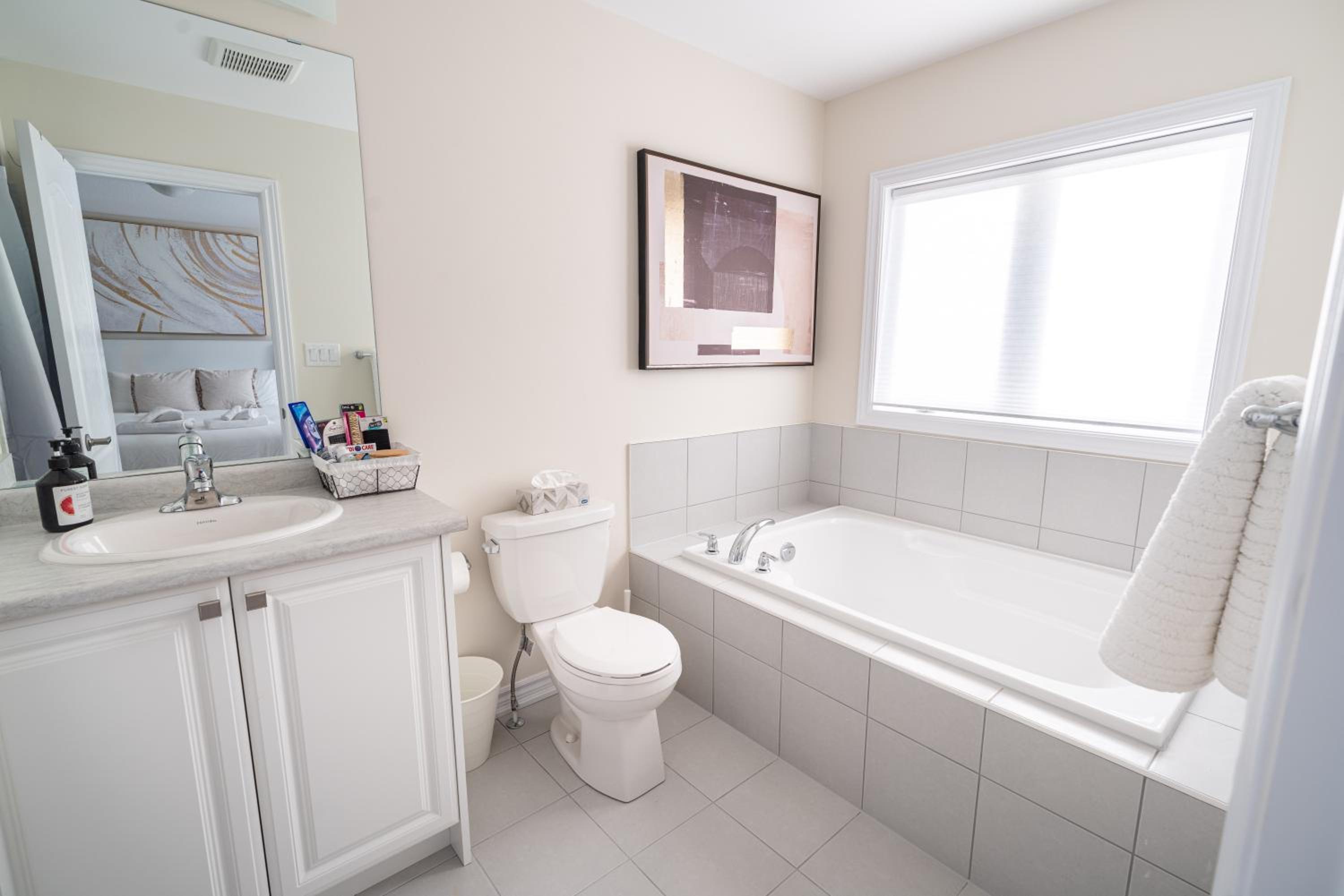 BRAND NEW home minutes from Niagara Falls.