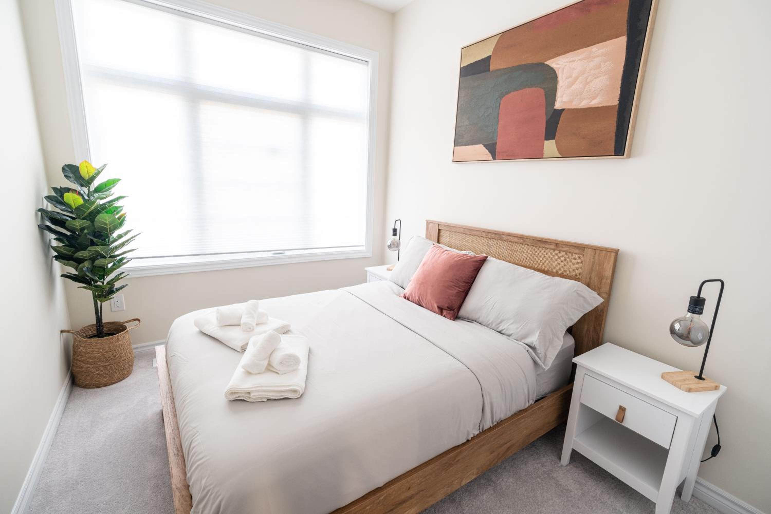 BRAND NEW home minutes from Niagara Falls.