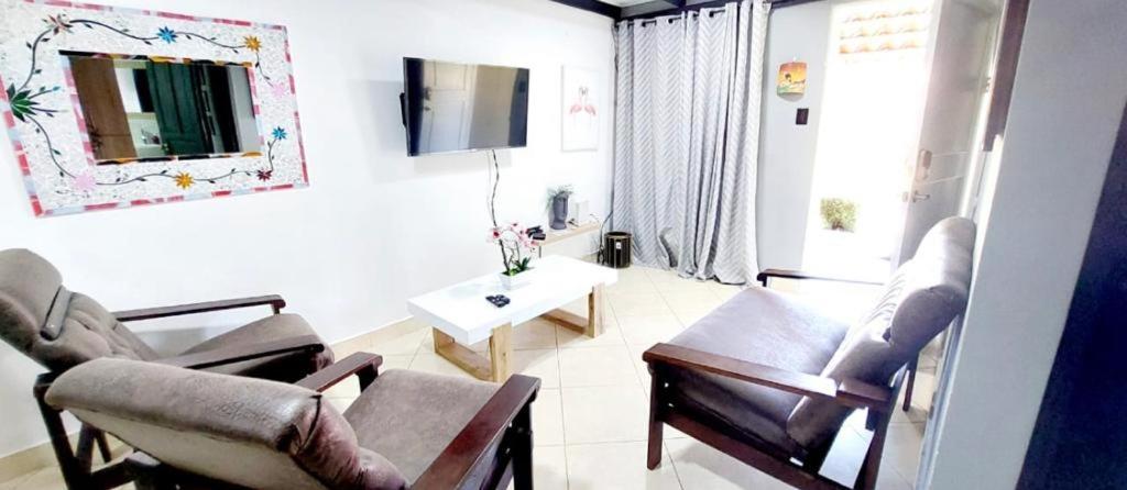 Tropical Condo!Two Story Three lovely Bedrooms !