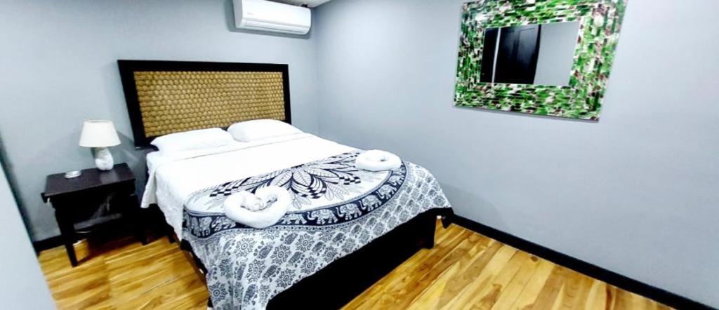 Tropical Condo!Two Story Three lovely Bedrooms !