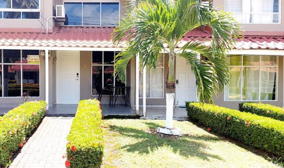 Tropical Condo!Two Story Three lovely Bedrooms !