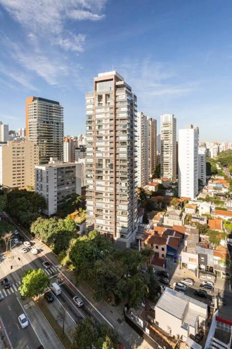 Charme Pinheiros e Jardins com piscina, cama queen