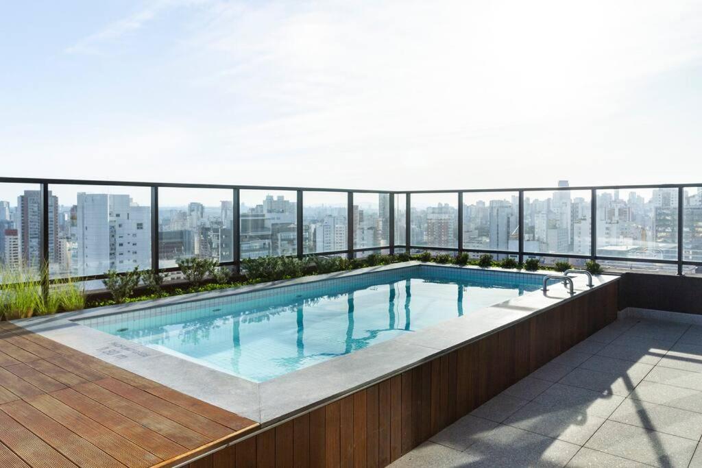 Charme Pinheiros e Jardins com piscina, cama queen