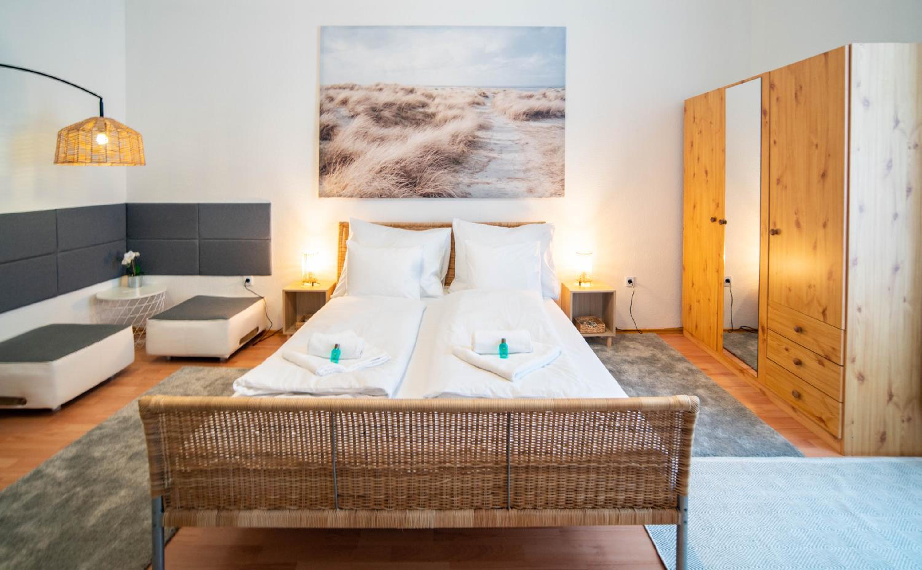 Free Parking Charlie's Residence - 2sep room, AC, Fast WiFi, TV view 5