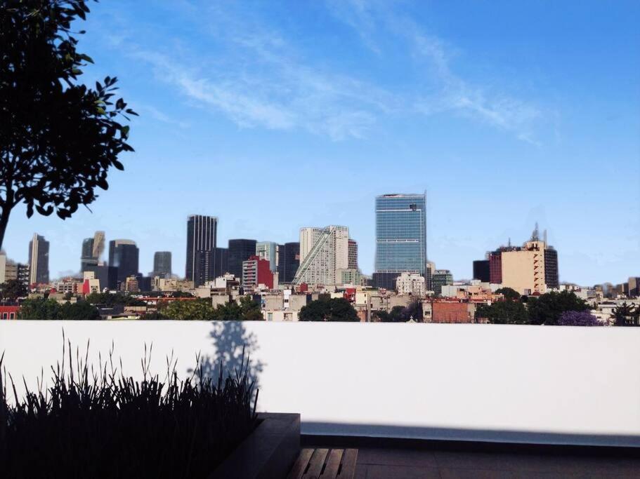 Secure, central and quiet apartment work or travel view 5