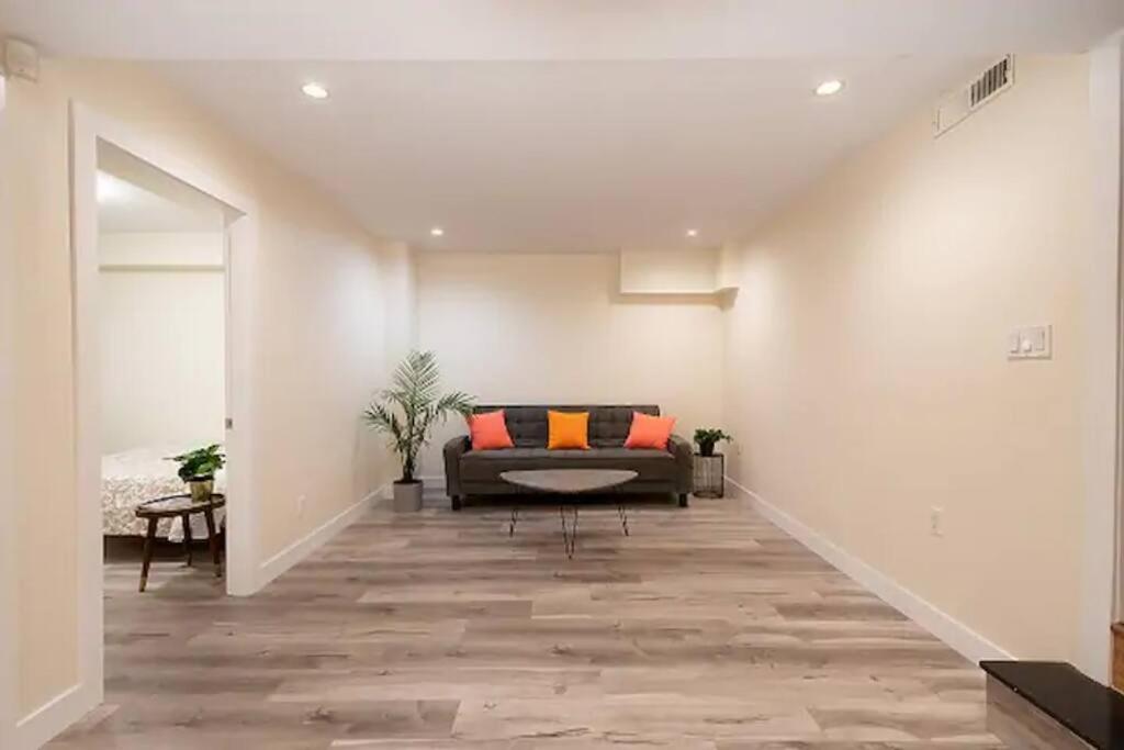 Westside Pool Home-8 min to Downtown, Yard Parking