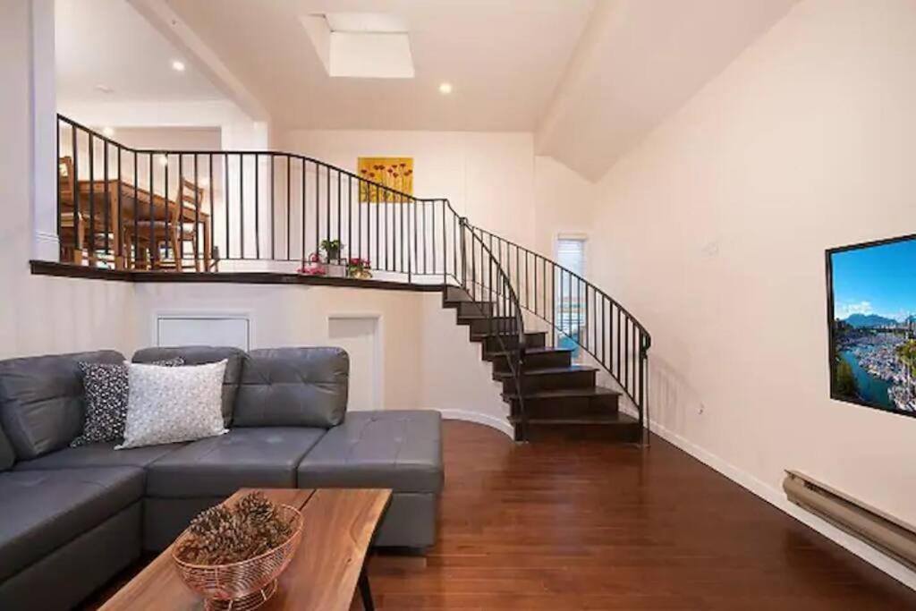 Westside Pool Home-8 min to Downtown, Yard Parking